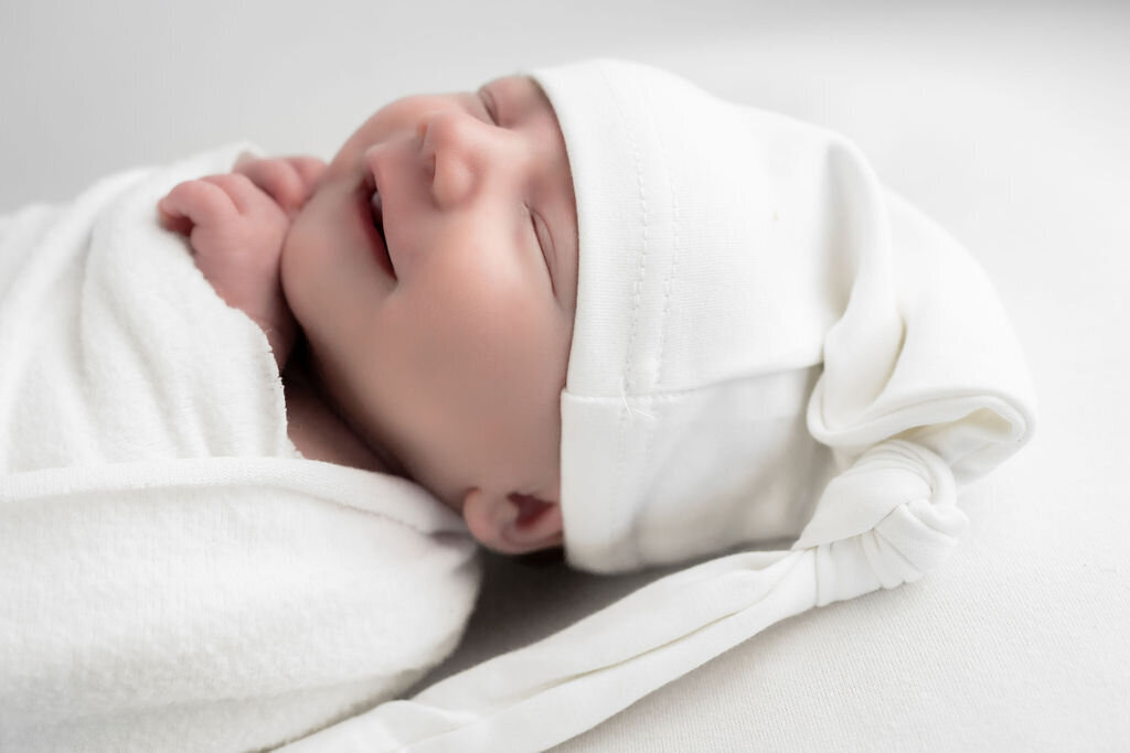 DEL0812NEWBORNSTUDIOSESSION-1