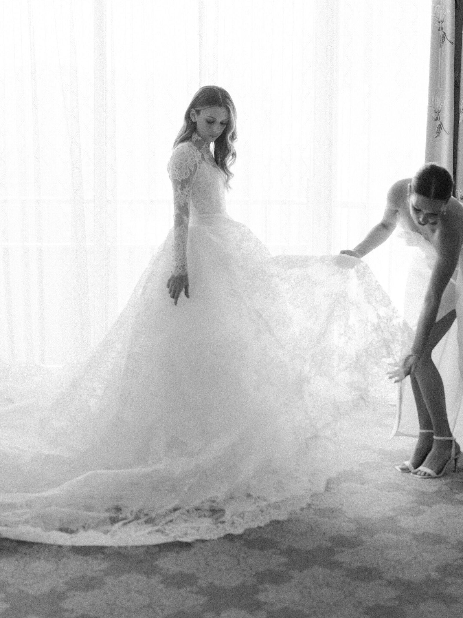 monique-lhuillier-wedding-dress-windsor-court