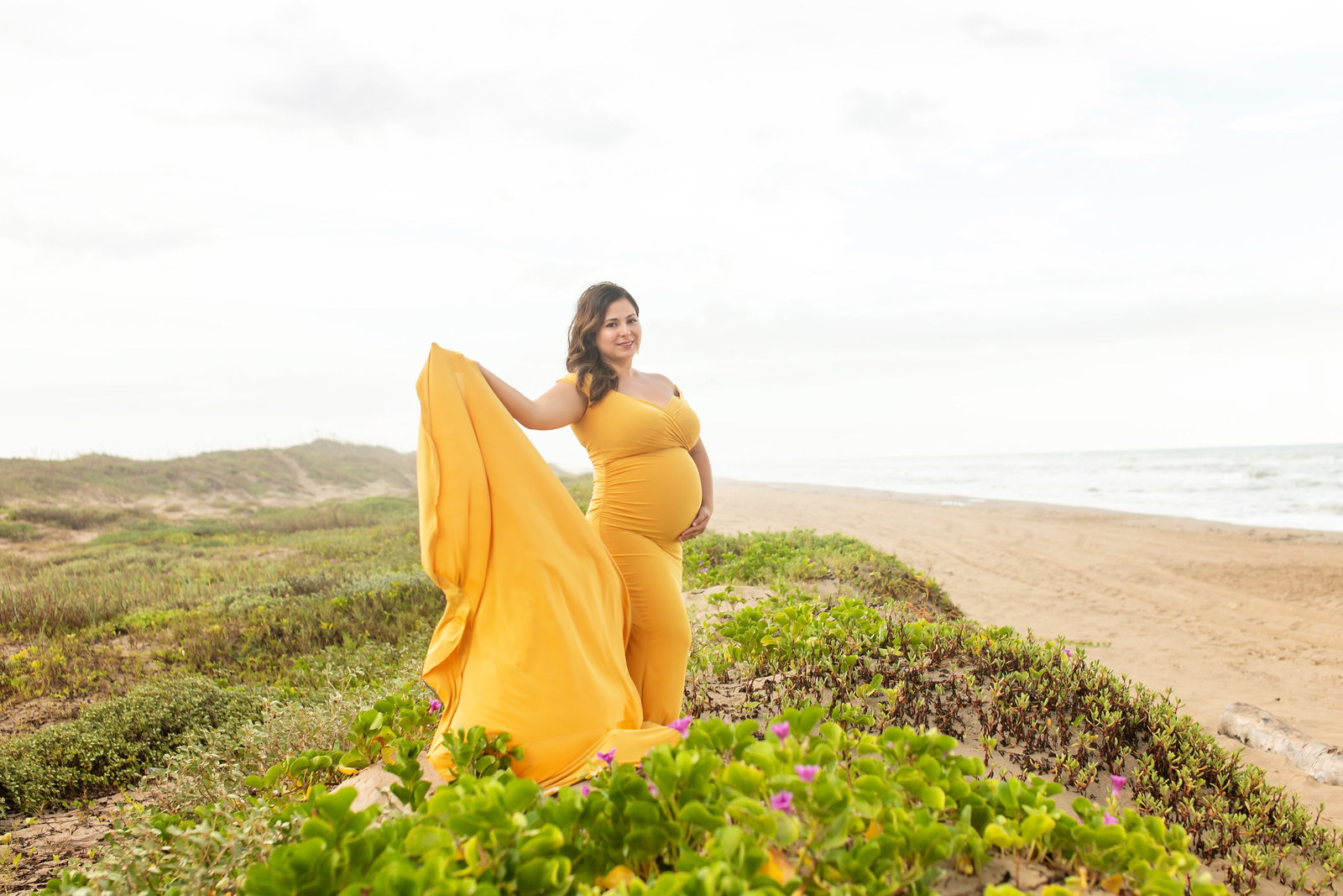 maternity photos by the beach