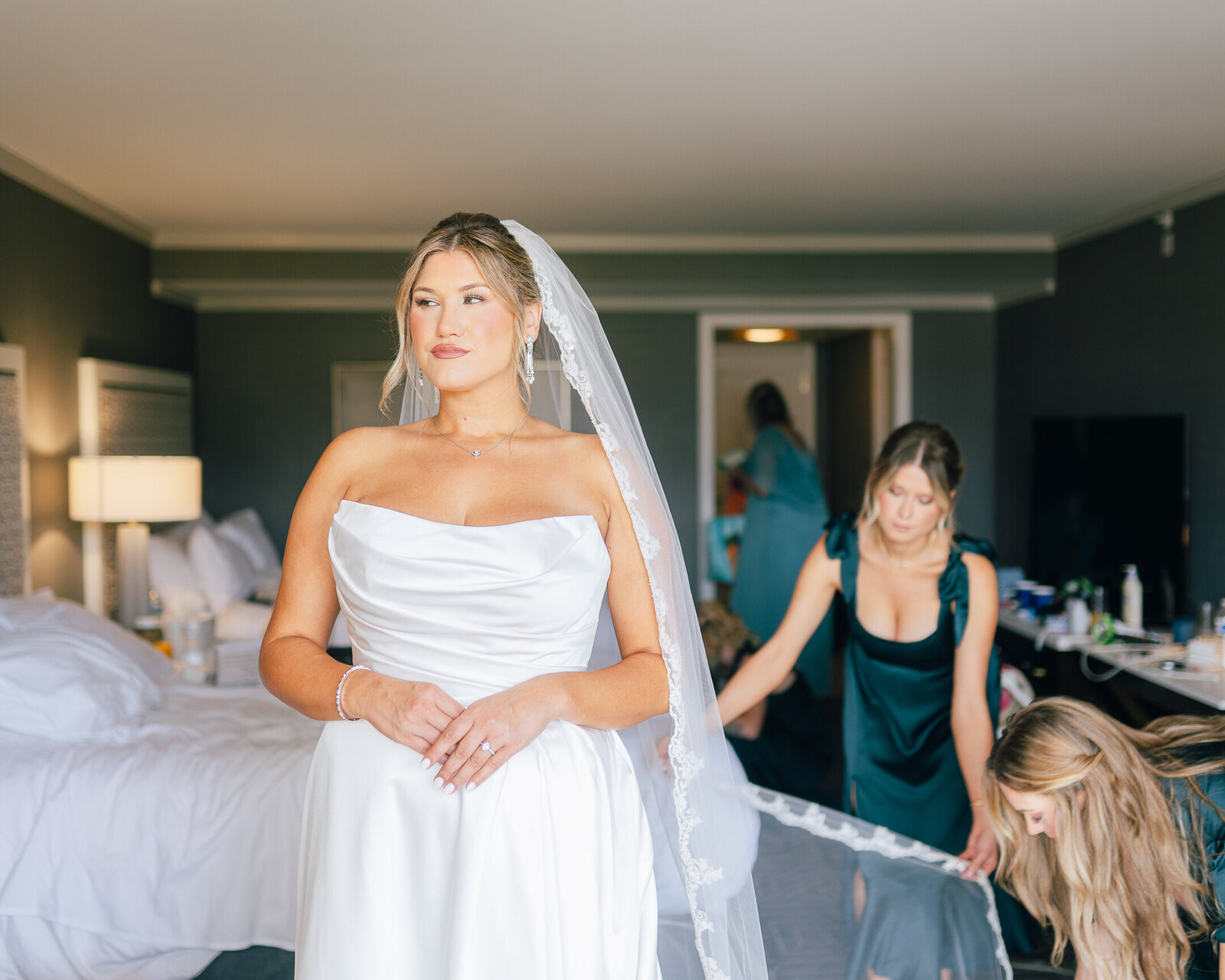 Corby Intercontinental Hotel Kansas City Wedding Plaza-60