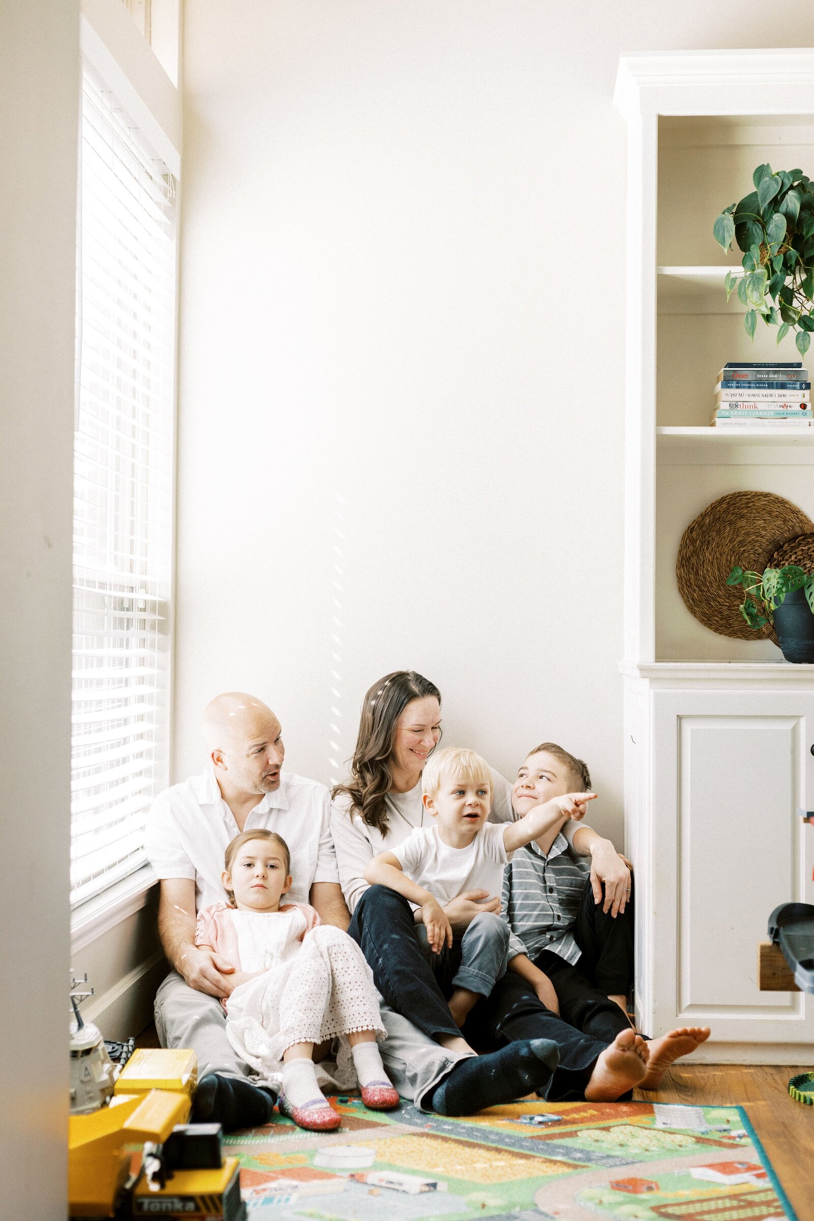 family sitting in home during peoria illinois in-home family photos 