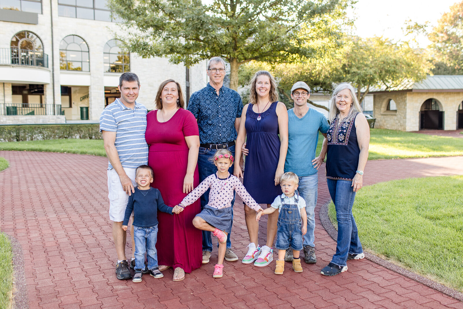 Outdoor_extended_family_lifestyle_photograph_session_lexington_ky_photographer