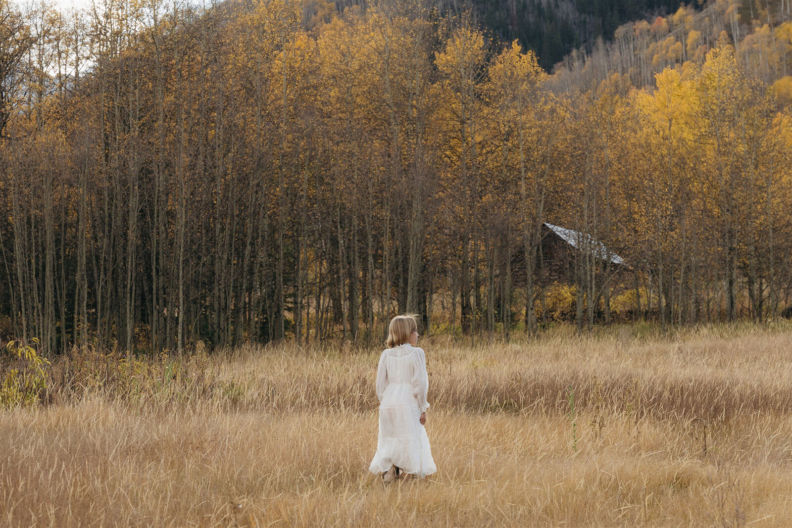 Vogue-inspired Aspen family photo with timeless styling, rich textures, and Colorado mountain scenery.