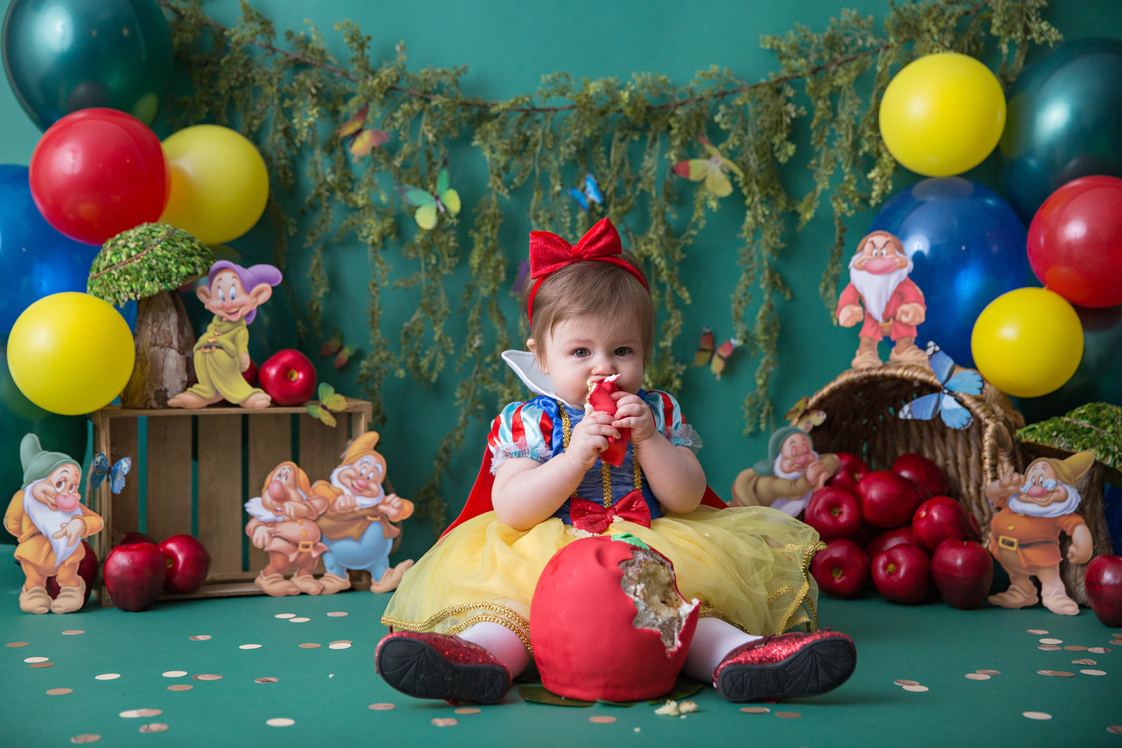 baby girl cake smash snow white and the seven dwarves