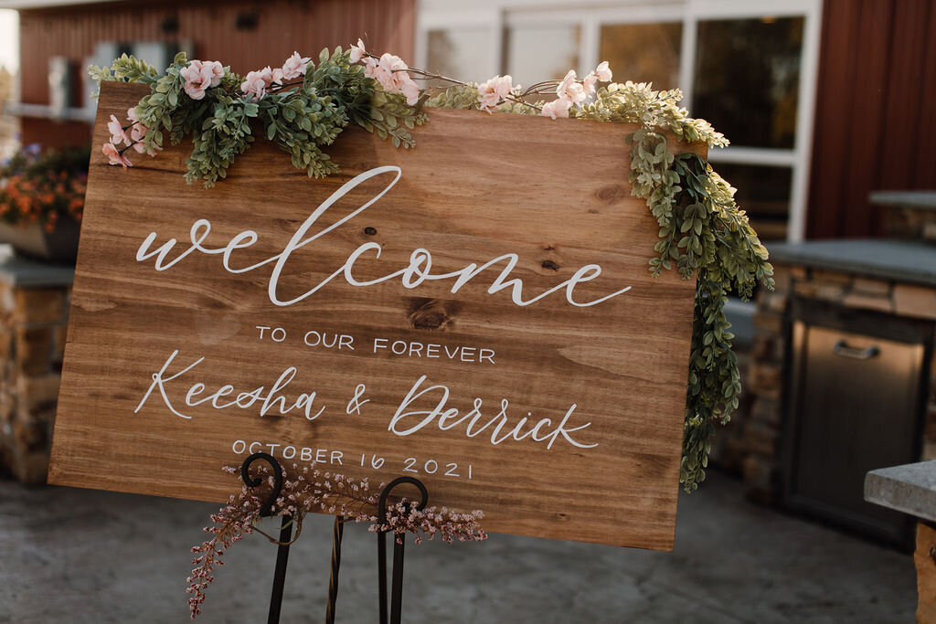 wedding-welcome-sign-floral-decor