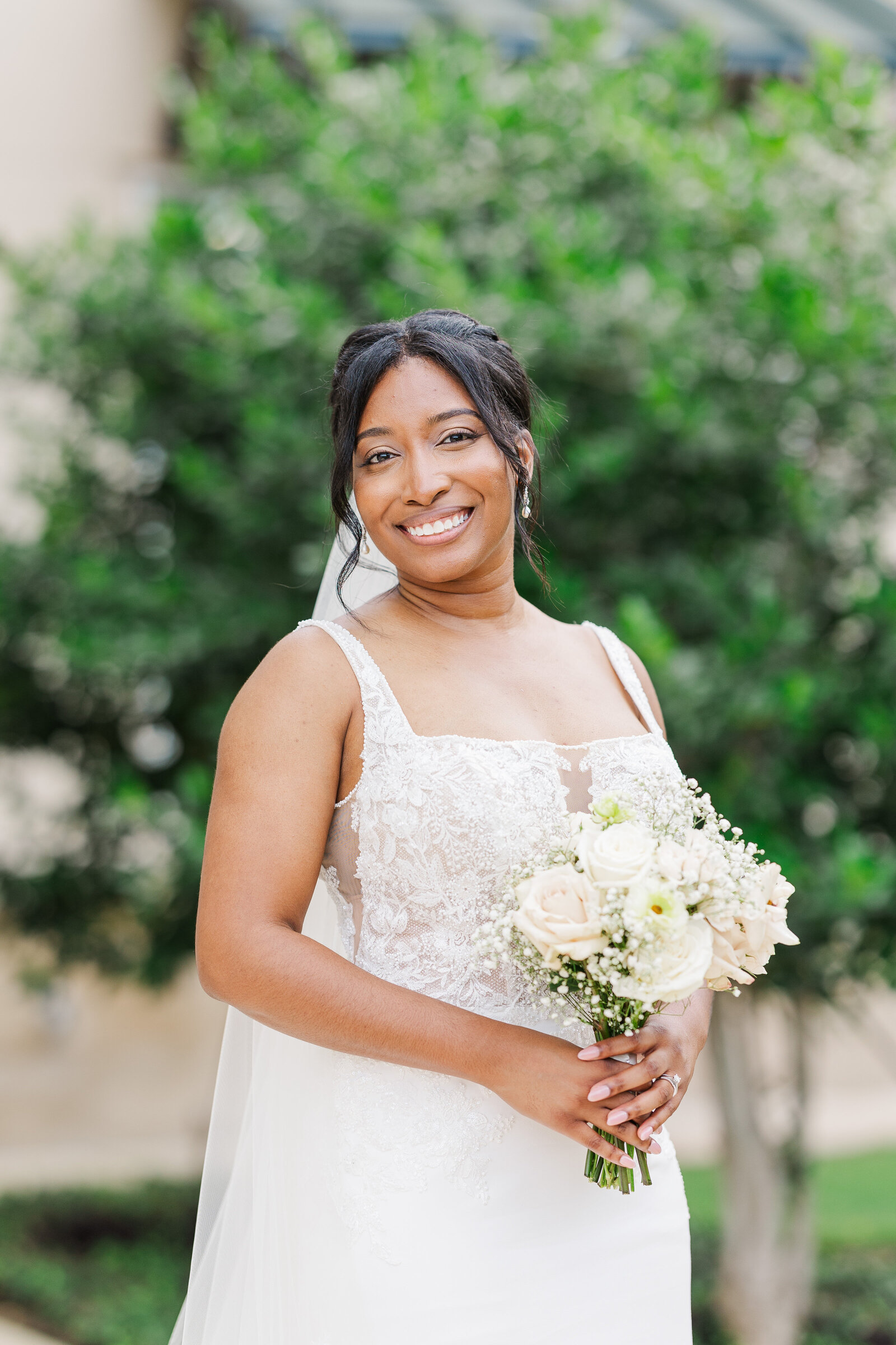 Solo photography for bride in wedding dress