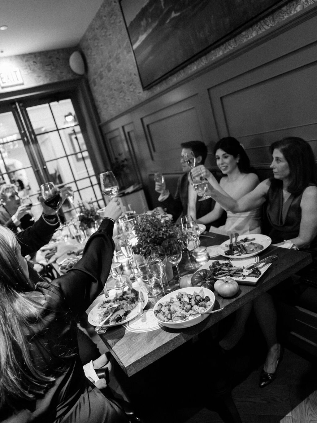 NikkiSanterre_EastCoastLuxuryWeddingPhotographer_CaitieHanrahan_KeswickHallWedding_Jac&Zach-23