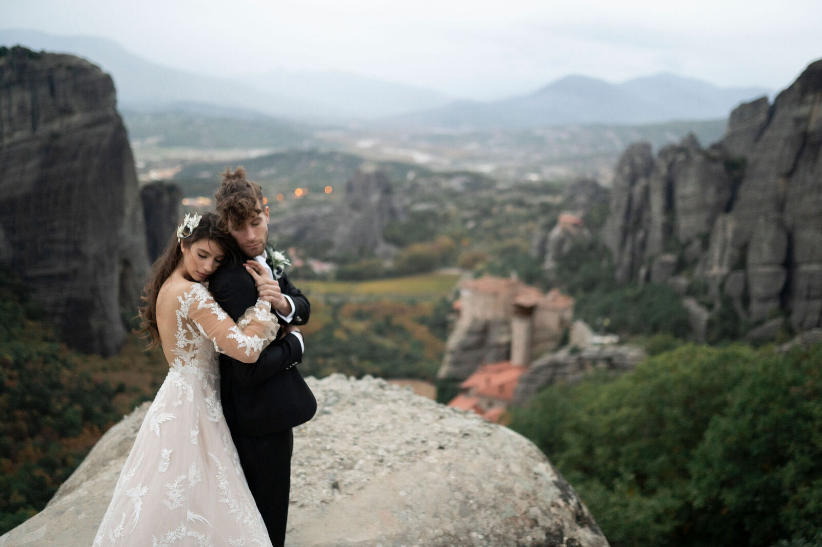 282-Meteora-Kalabaka-Greece-Inspriation-Loves-Story Elopement-Cinematic-Romance-Destination-Wedding-Editorial-Luxury-Fine-Art-Lisa-Vigliotta-Photography