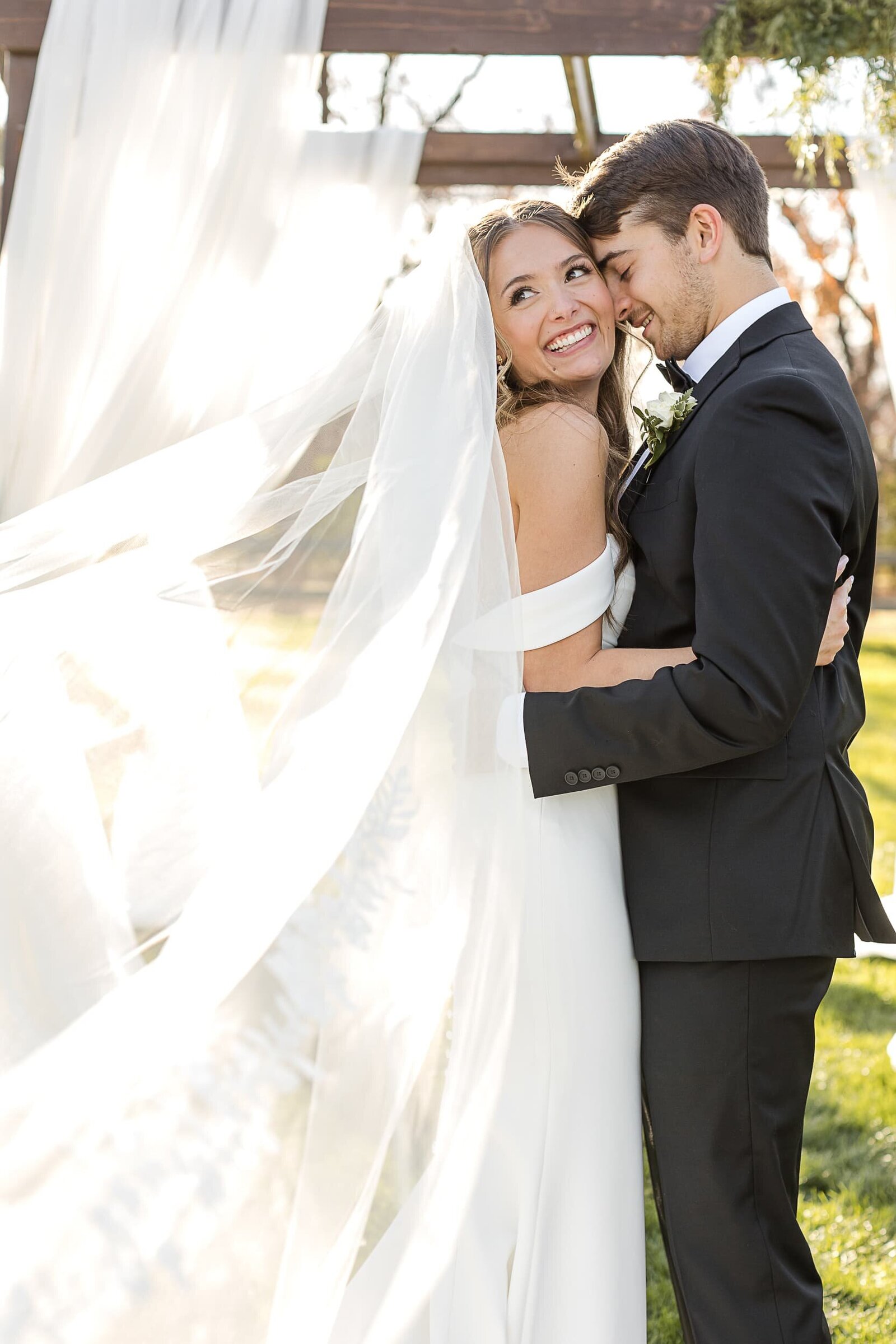 Phoenix-Wedding-Photographer-and-Videographer-Venue-at-the-Grove-WoodWed-1204