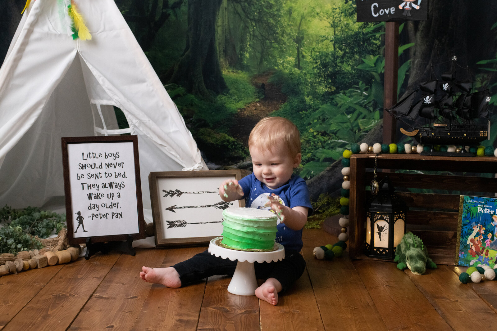 peter-pan-cake-smash-decor-happy-baby