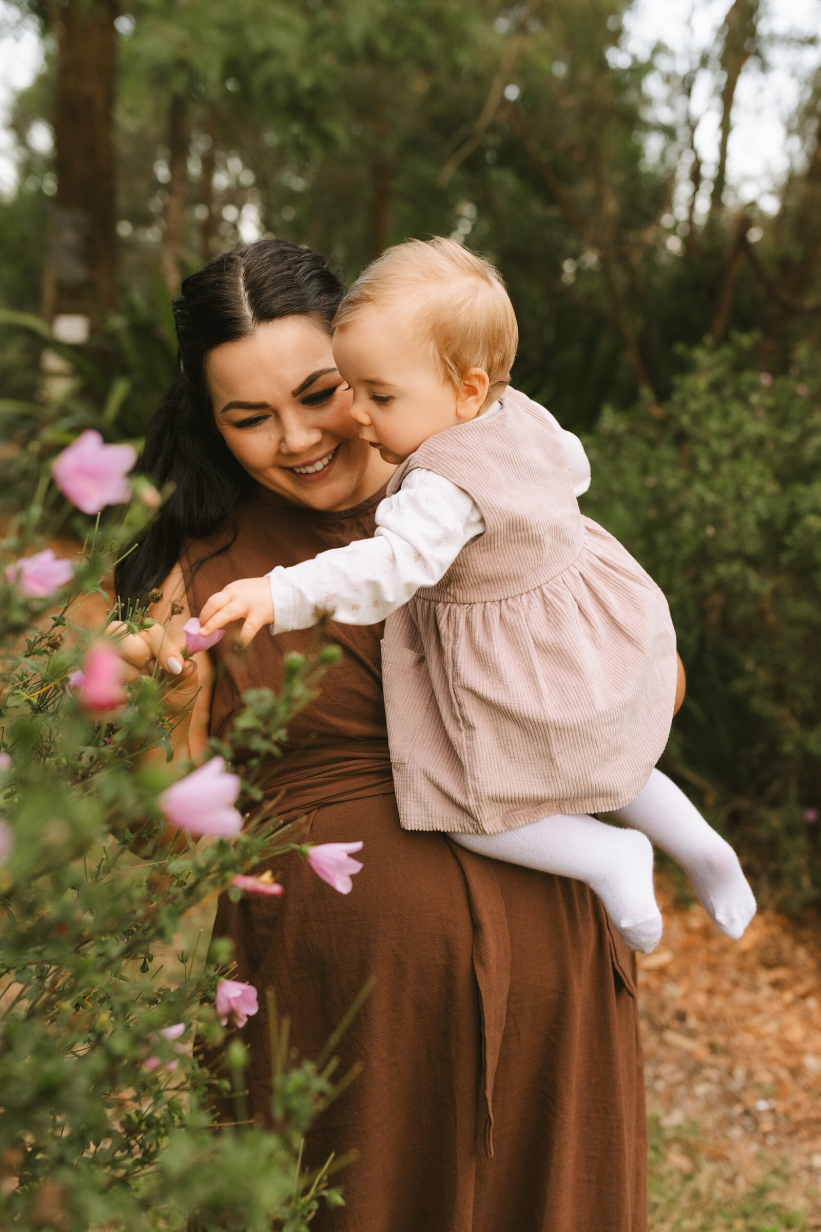 motherhood-photography-session-under-golden-light
