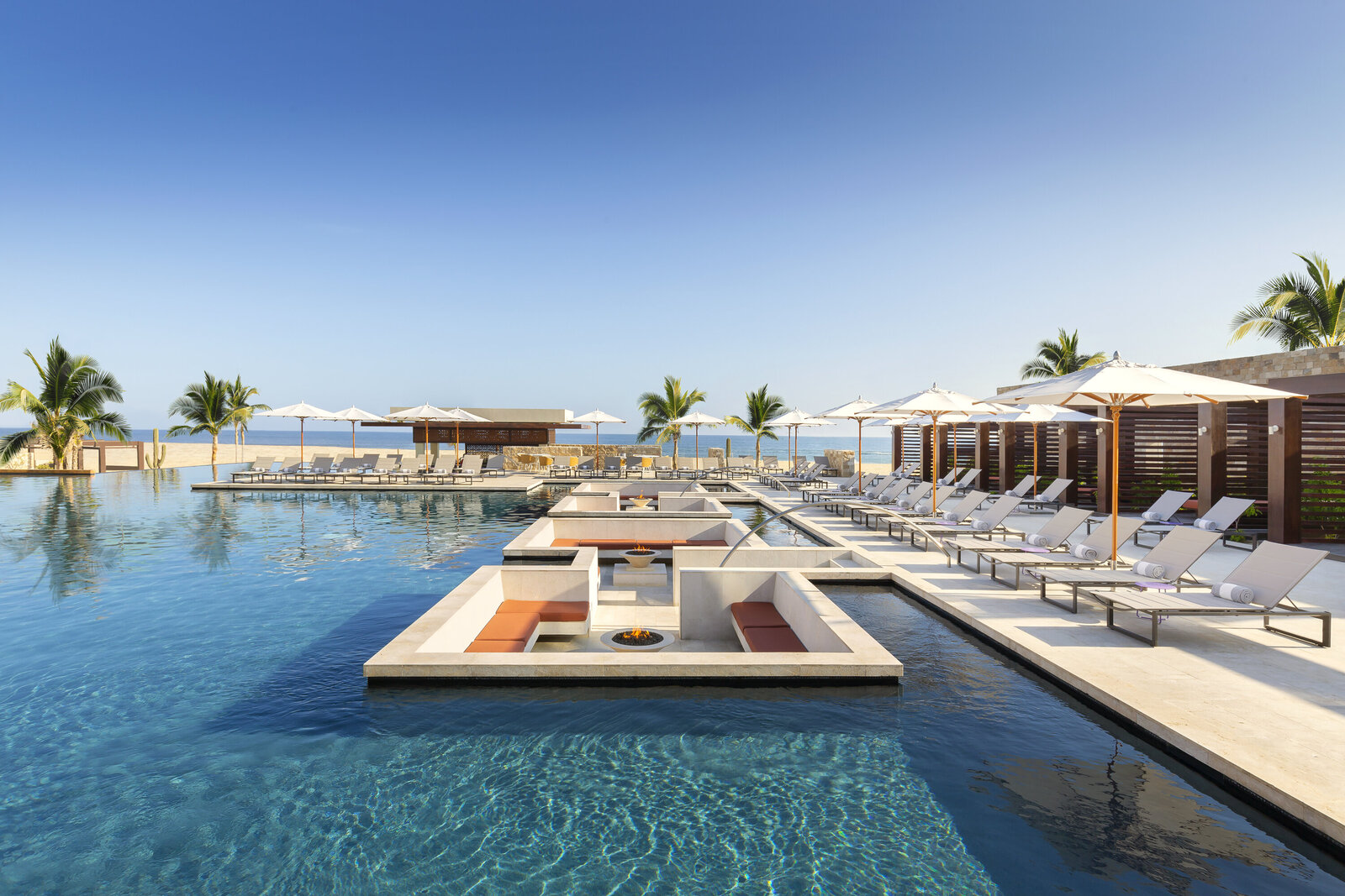 HRHLC_LEGENDARY POOL DAYTIME