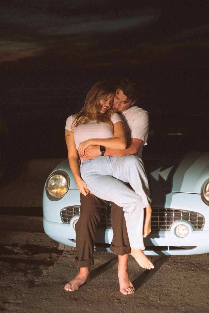 sunset-cliffs-car-couples-photos