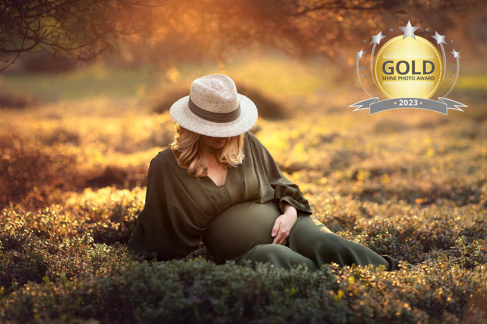 Gouden award pregnancy shoot