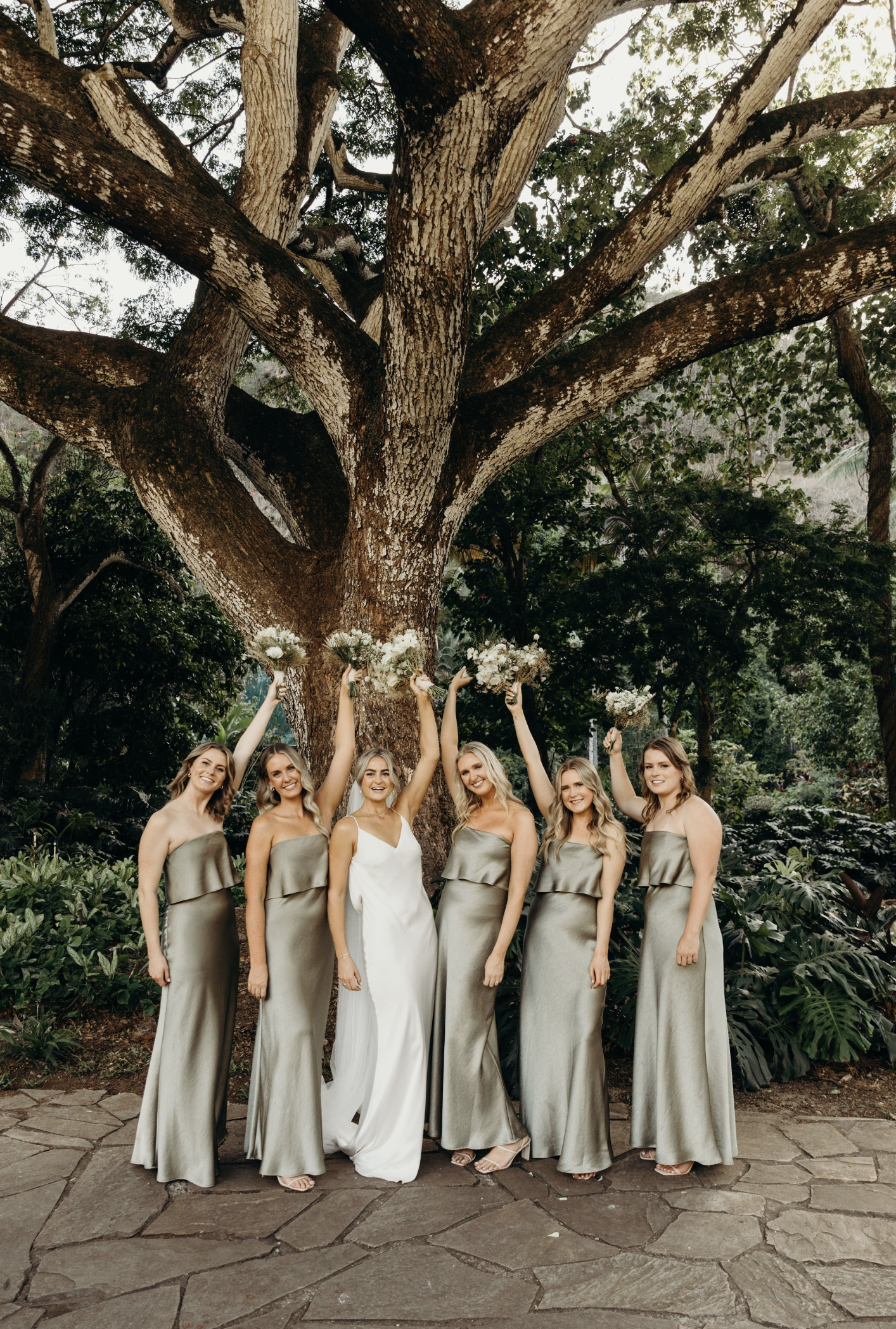 hawaii waterfall wedding