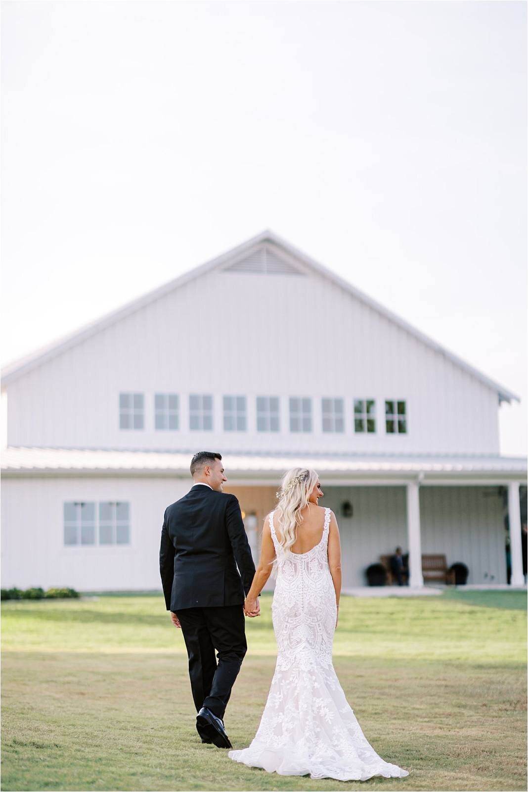 The Farmhouse Wedding  - Violet Martinez Photograpghy_0003