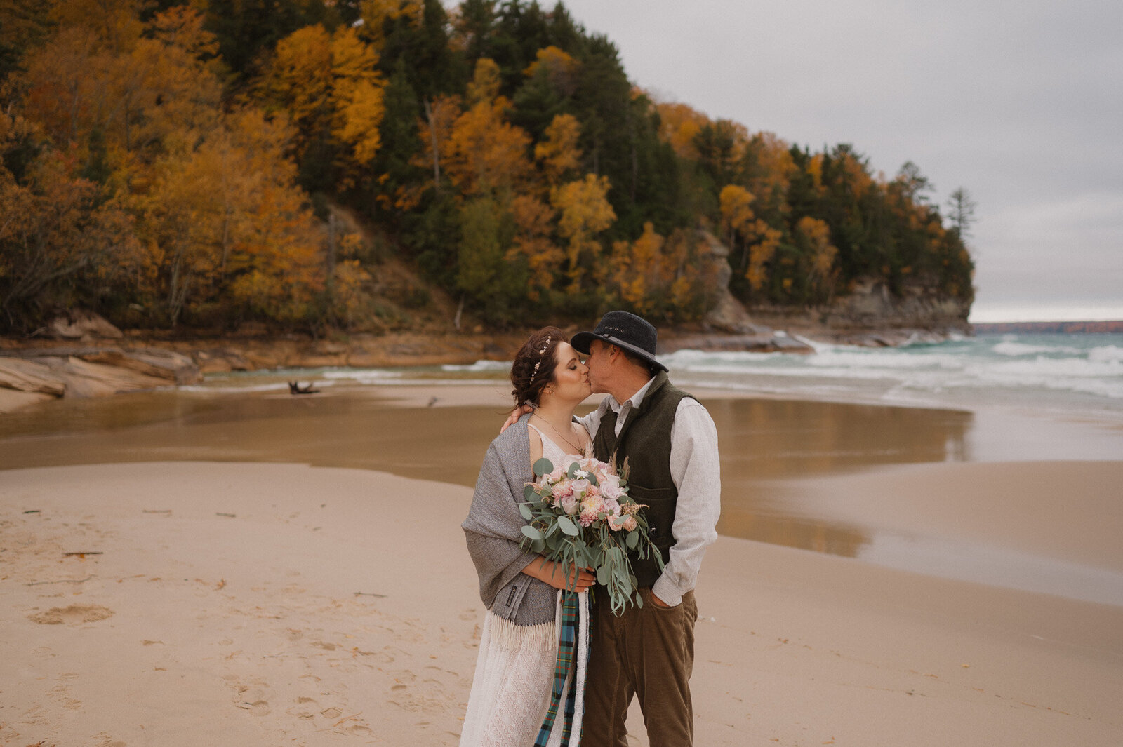 pictured rocks elopement wedding photographer