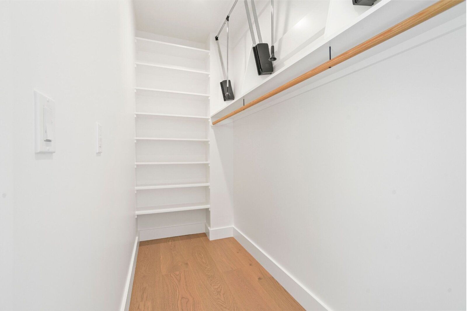 mls36_michael-jimenez-pacifica-real-estate-agent-reviews-realtor-homes-for-sale-walk-in-closet-bay-area-buyers-agent