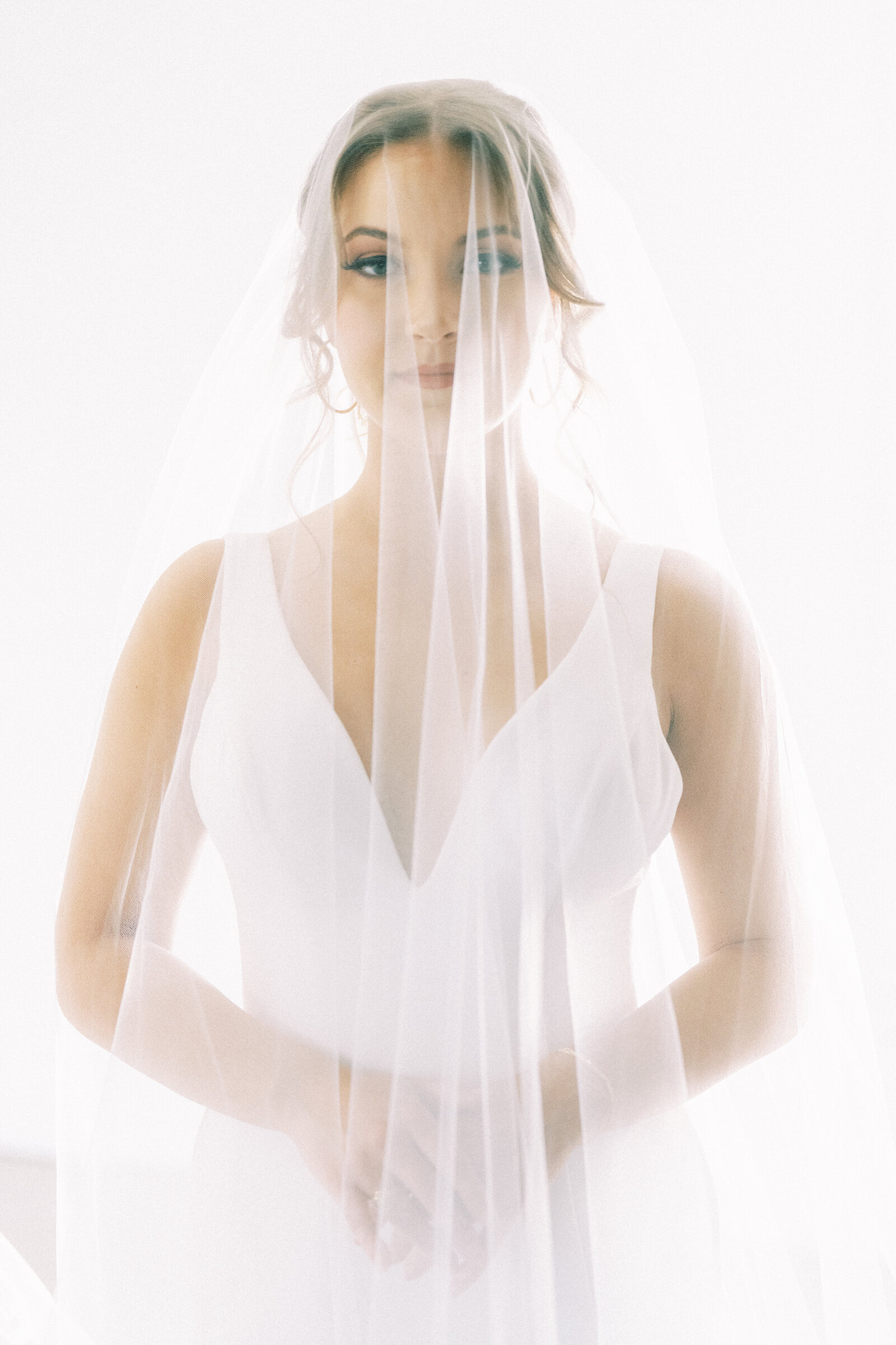 bridal-portrait-veil