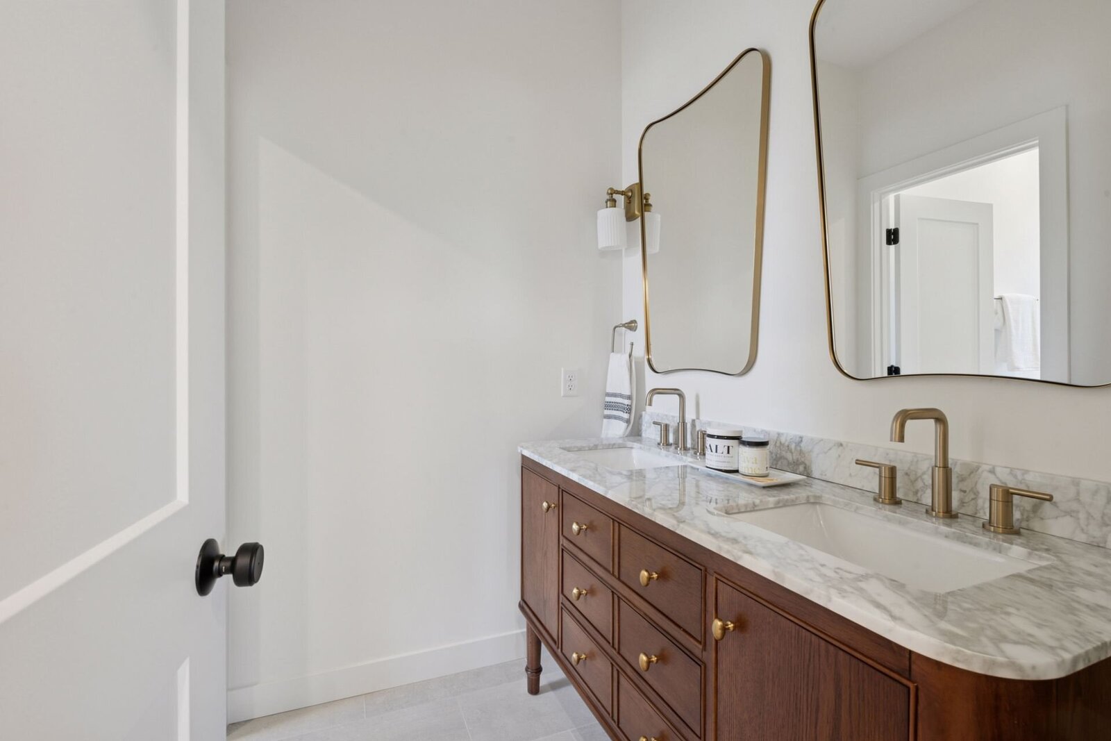 4404 West 58th Street - Upper Level Full Bath Dual Vanity Showcase