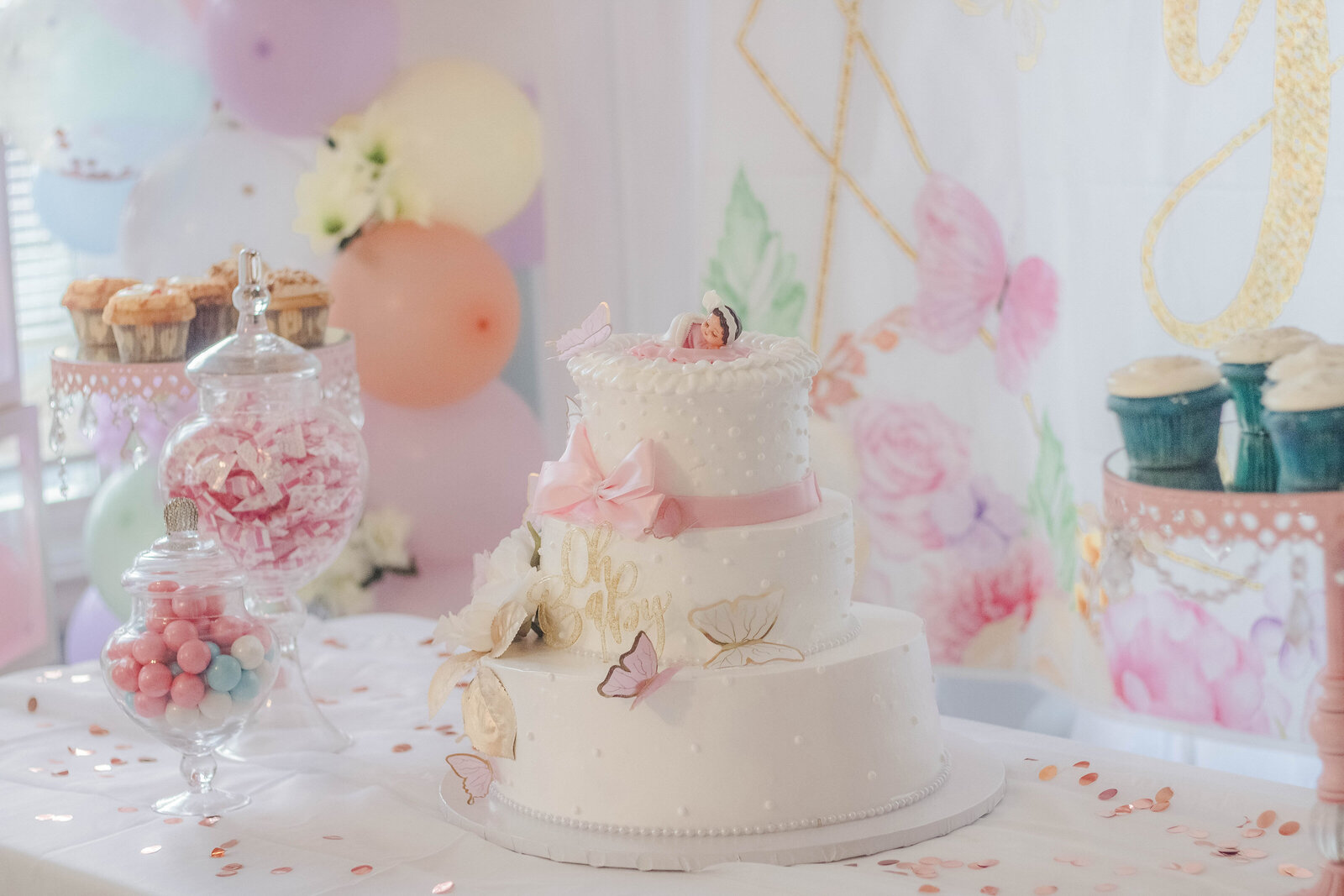 baby-shower-dessert-table-with-cake-and-candy