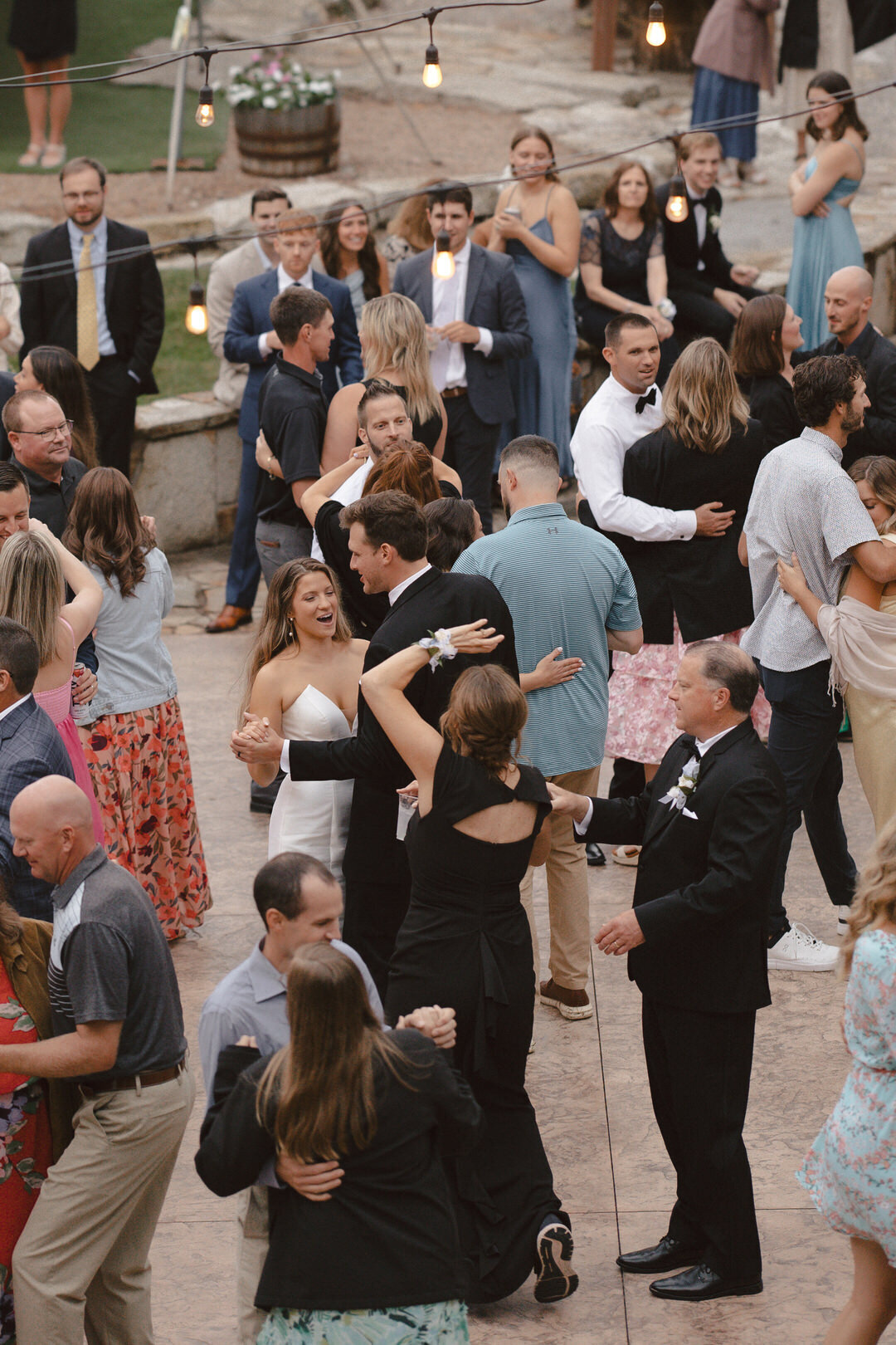 reuben-wedding-teasers-prairie-hill-vineyard-kayxbee-276