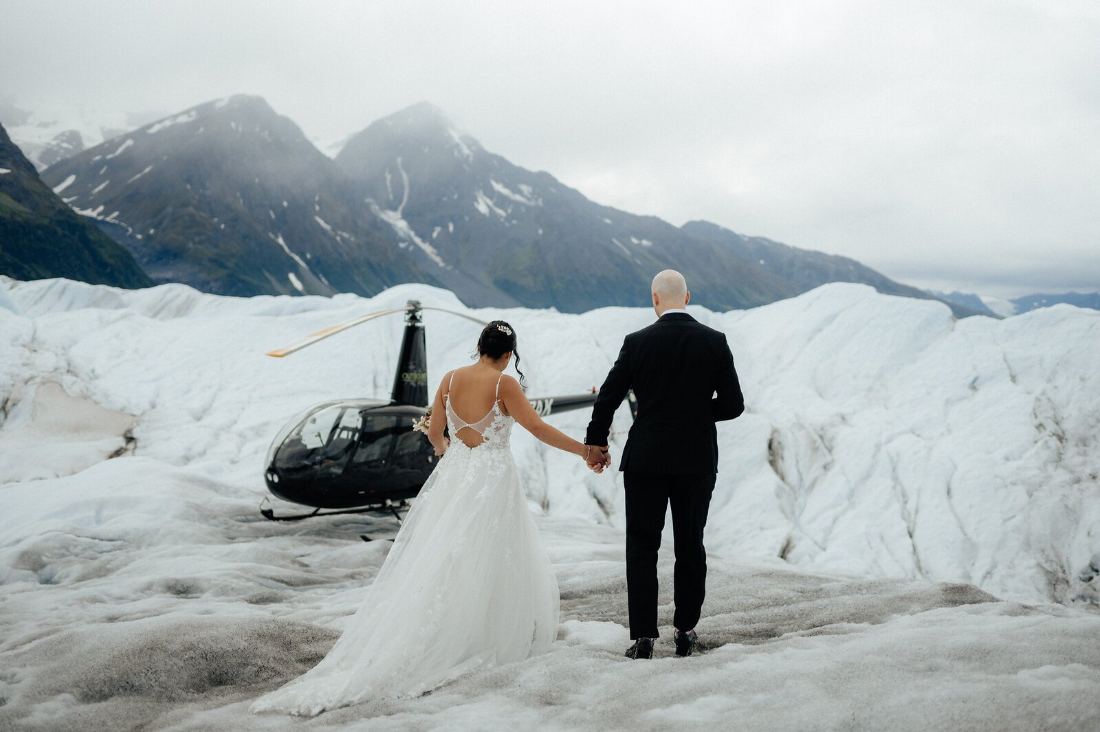 Christina+Matt_Knik-Glacier-Elopement_EmeliaKPhotography-45