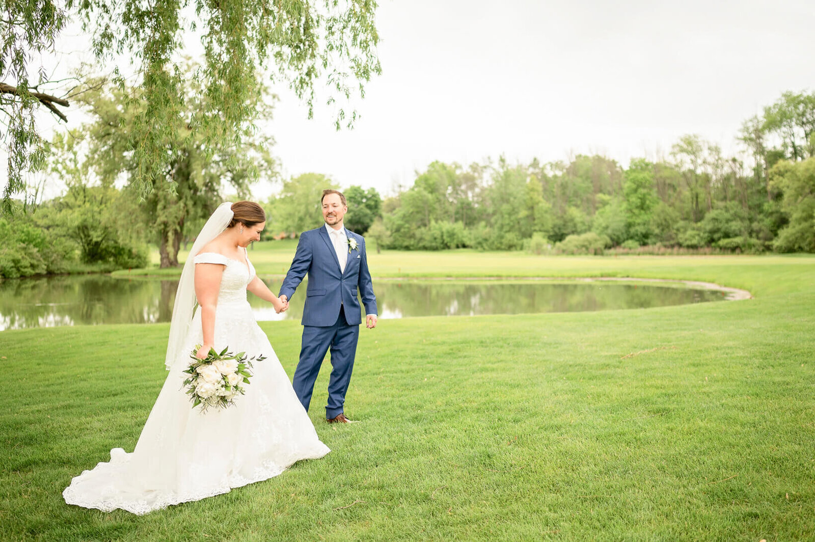 River-Club-of-Mequon-Wedding-221