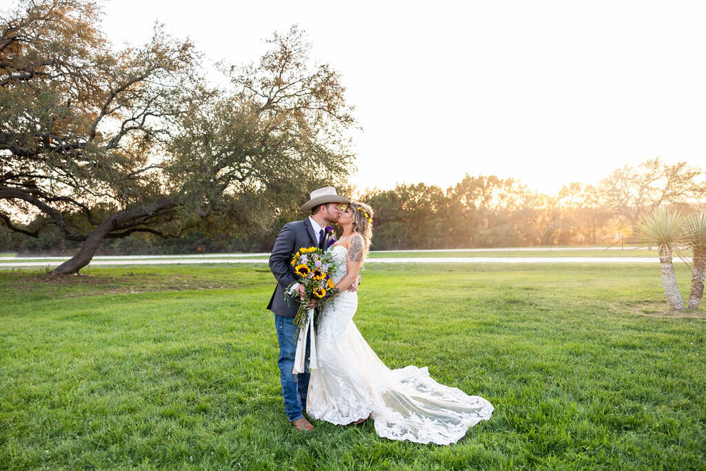 ChristinaTravisTexaswedding2-Lomonicophotography-1