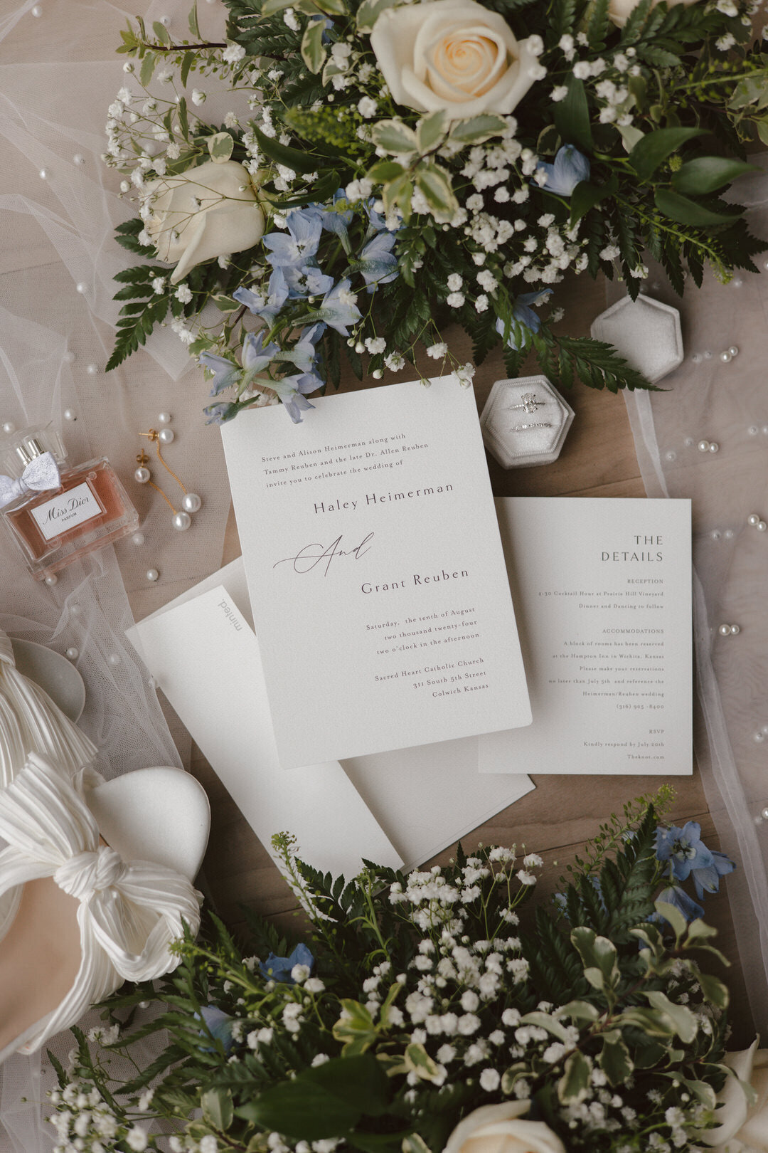 reuben-wedding-teasers-prairie-hill-vineyard-kayxbee-37