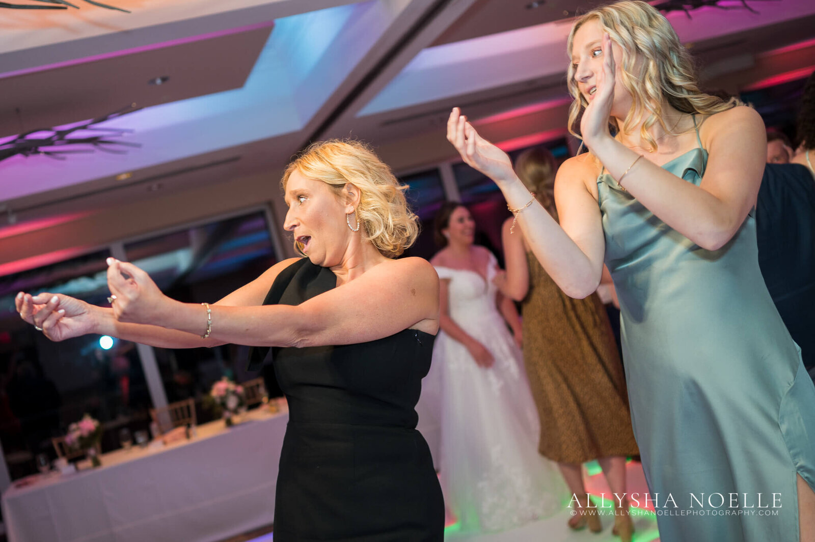 Wedding-at-River-Club-of-Mequon-939