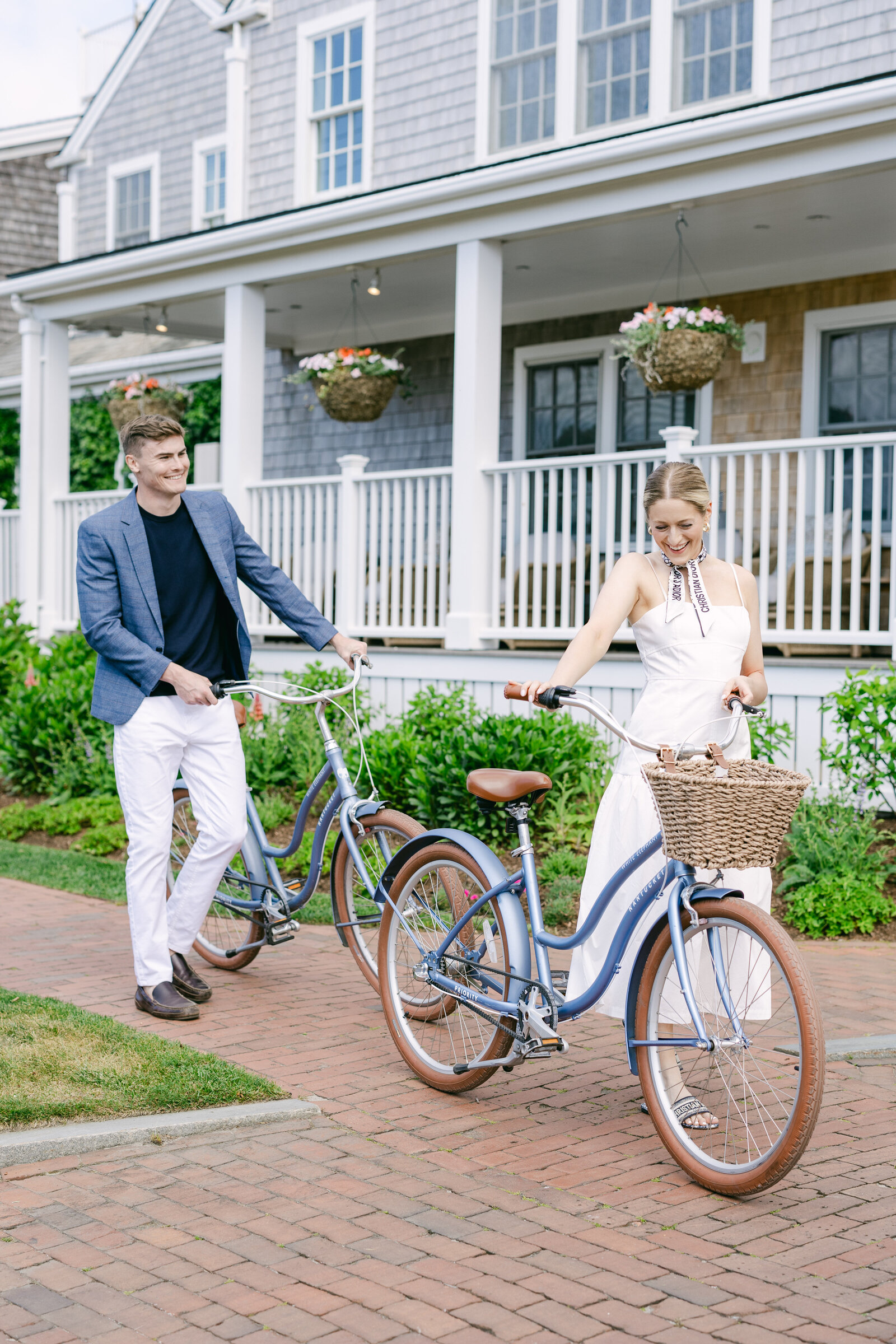 couples-session-on-bikes-nantucket