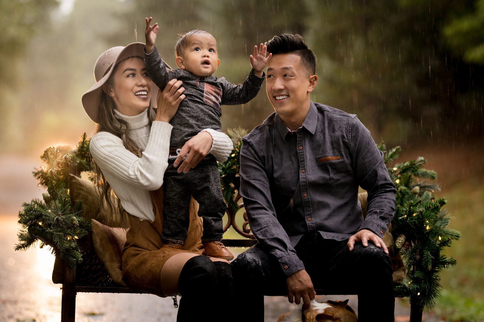 christmas-family-photoshoot-in-the-rain