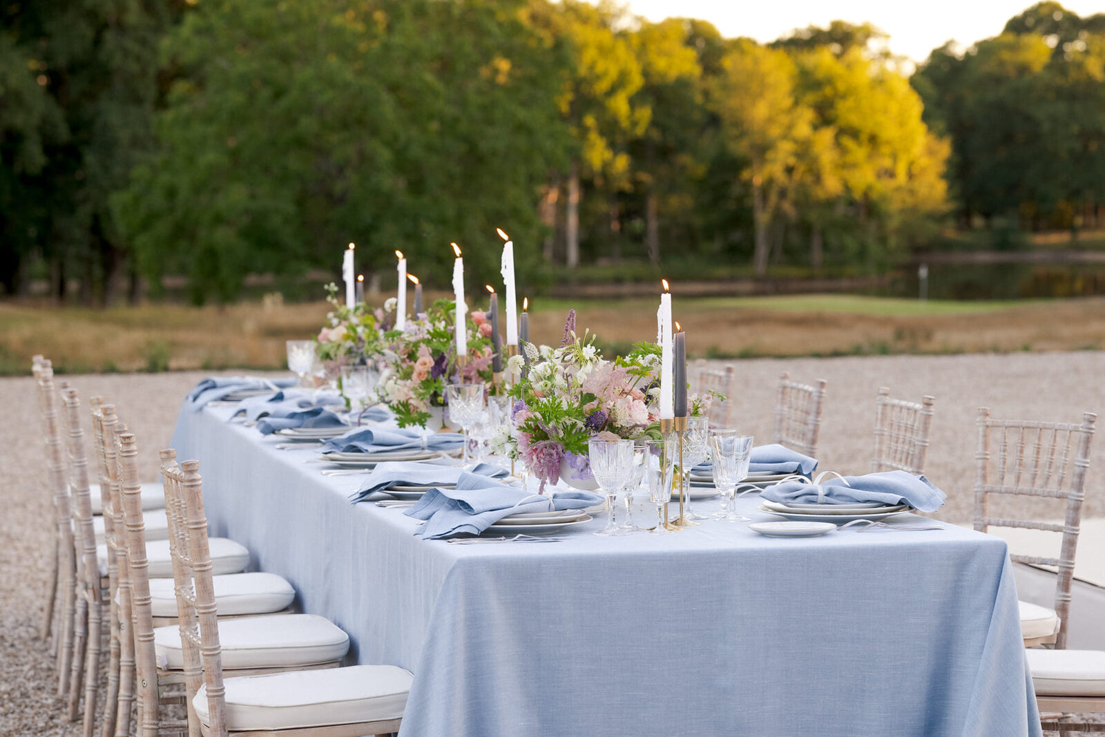 outdoor-wedding-meal-domaine-roncemay3