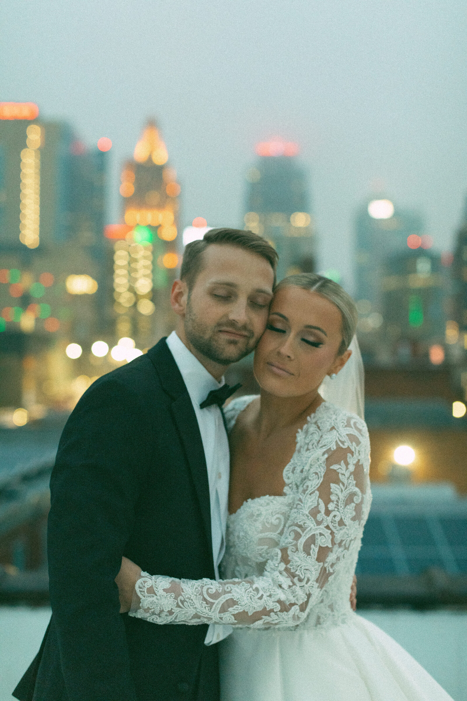 kansas-city-wedding-photographer-rooftop-city-wedding-editorial-flash-photos-35