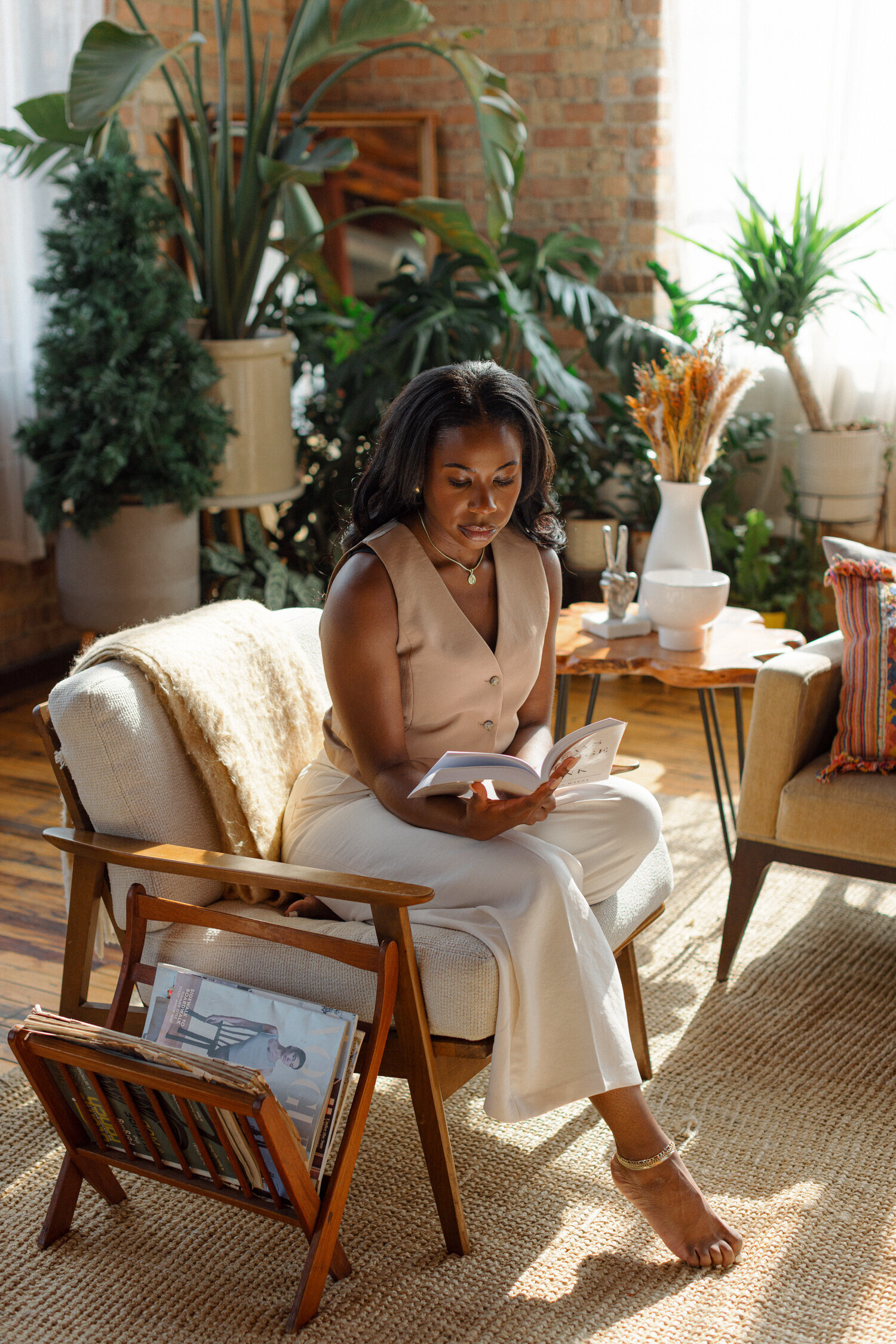 chicago illinois relationship therapist sitting on a white chair flipping through a book