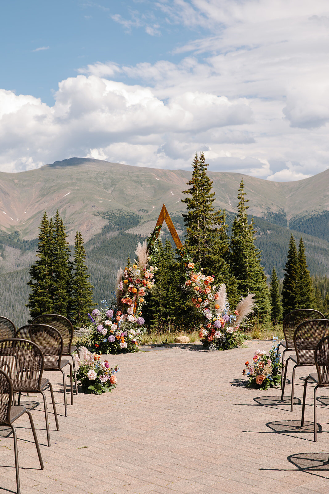 A-frame_arch_florals