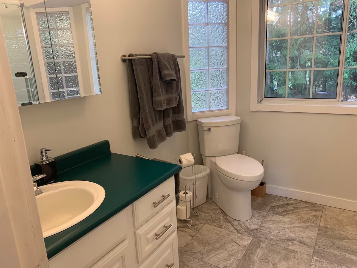 lost-shoe-ranch-airbnb-bathroom
