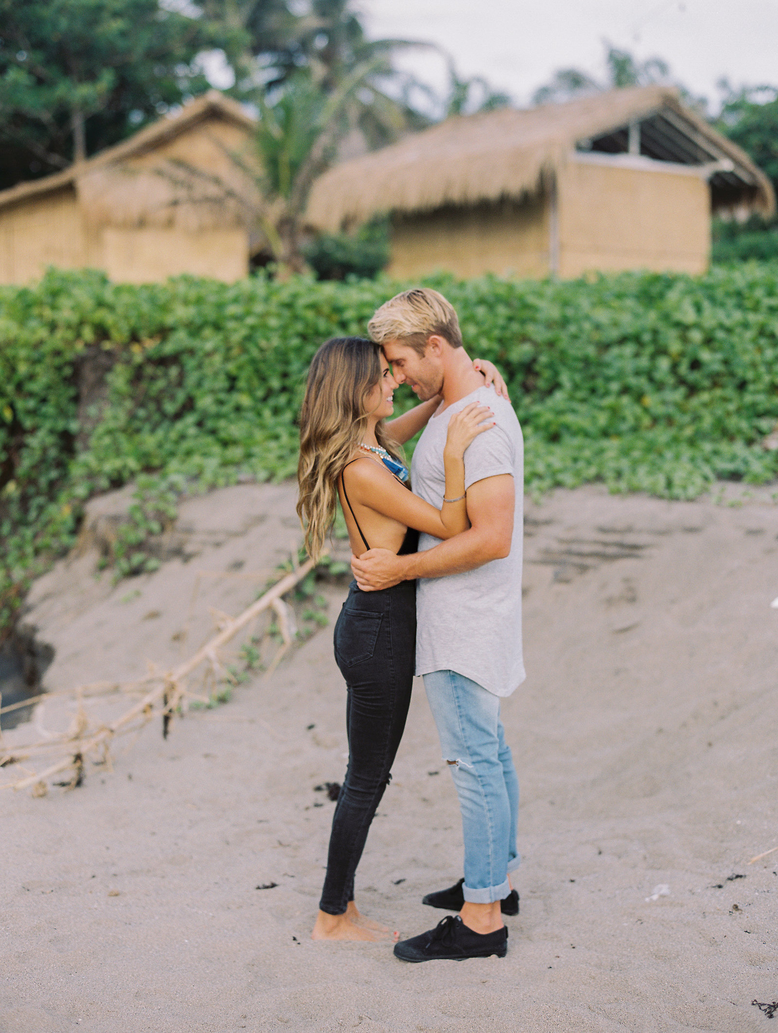 BaliBeachCouple-1