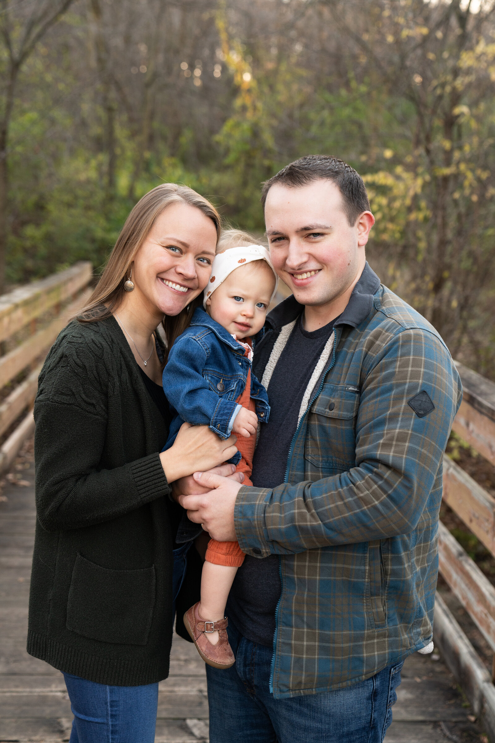 fall family photo outfits with one child