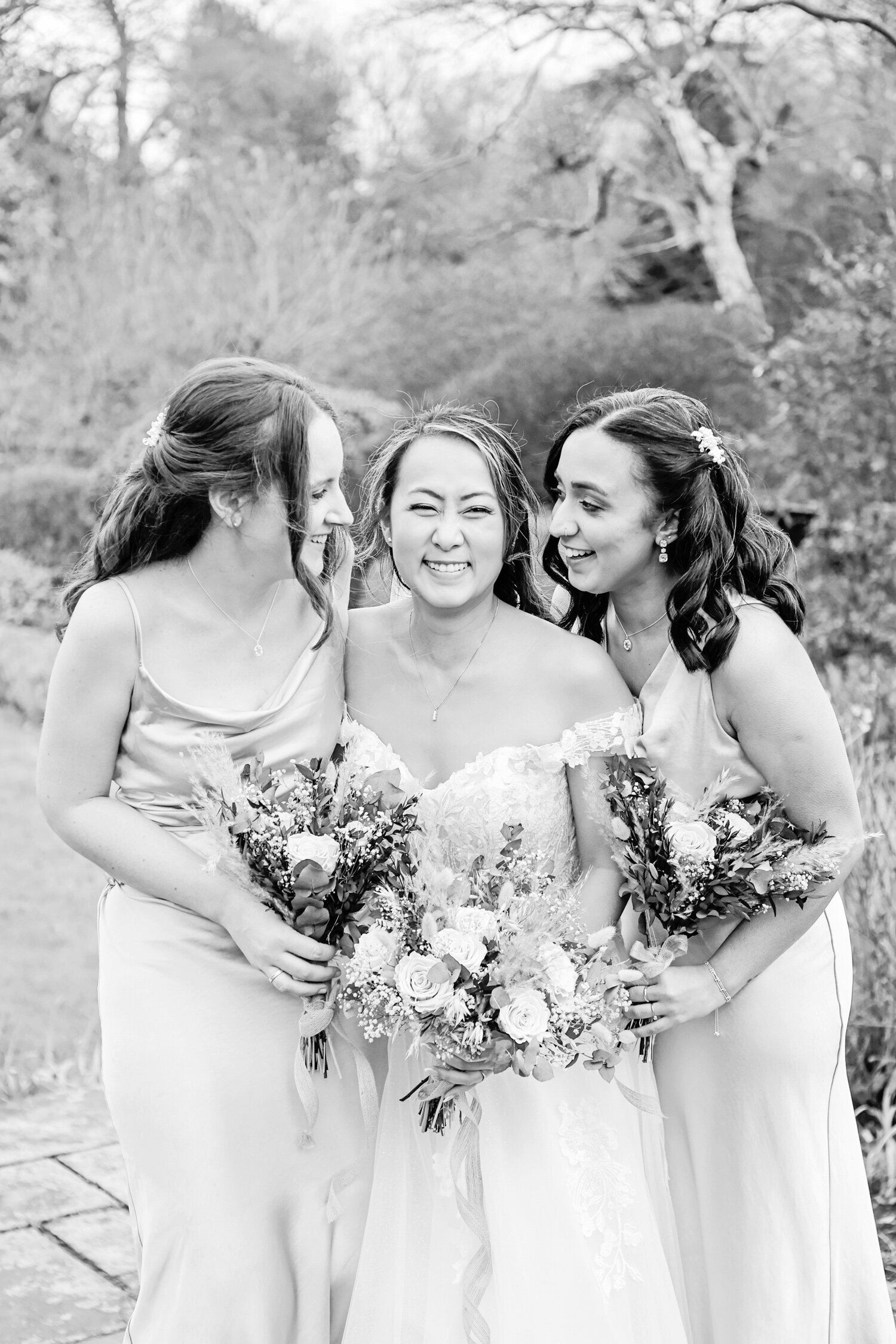 Royal-Berkshire-Hotel-wedding-venue-bridesmaid-photos