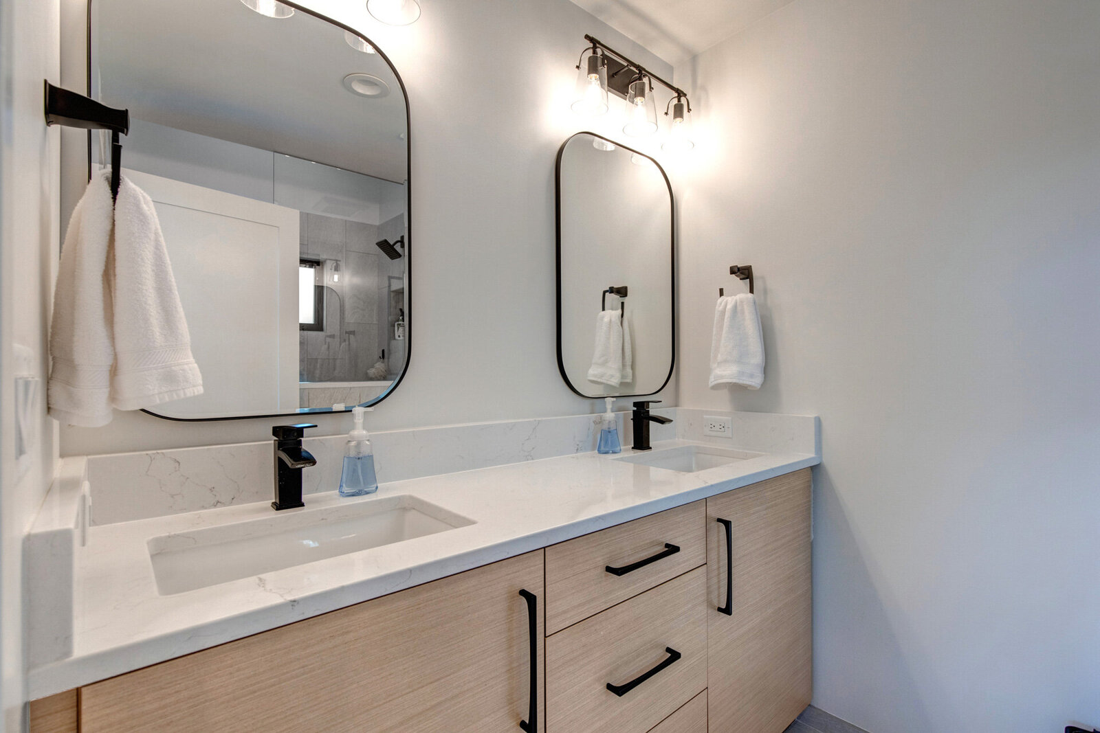 Heber-City-Interior-Designer-Chalet-and-Co-double-vanity-bathroom-style
