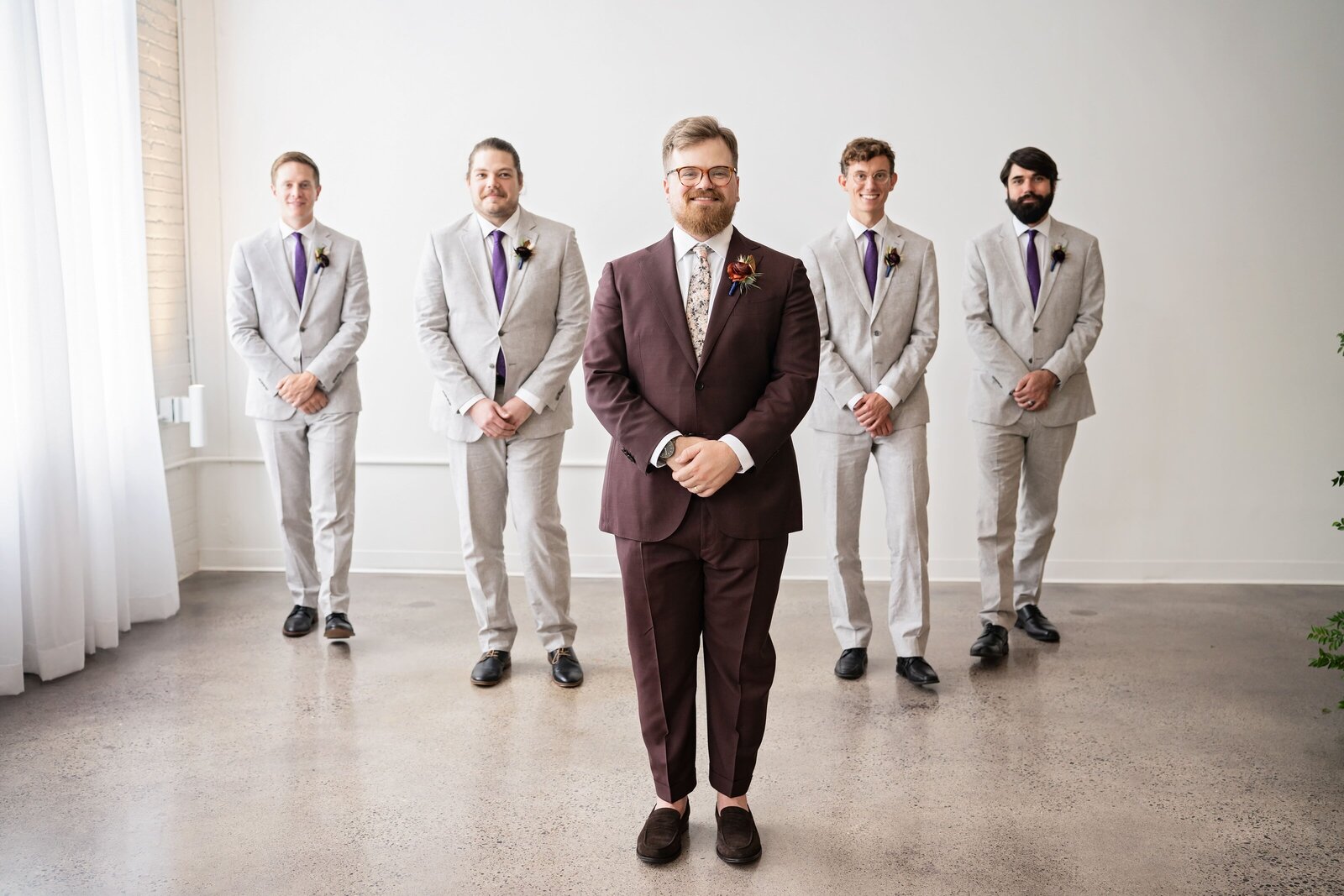 fun-groomsmen-photo-short-groom-inspiration