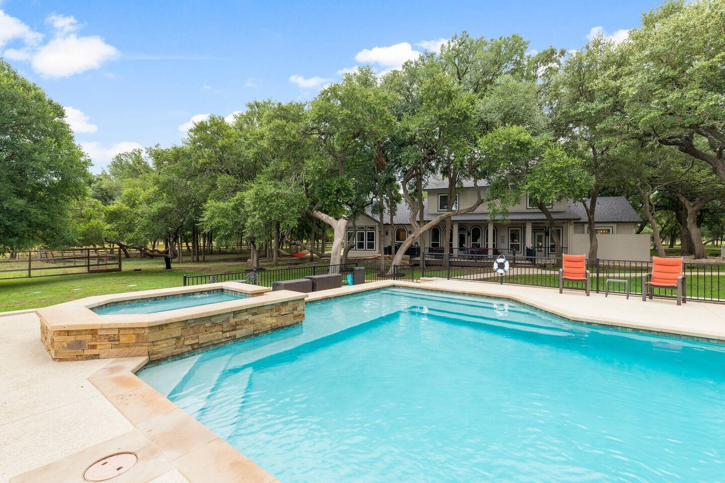 Austin - Pool & House
