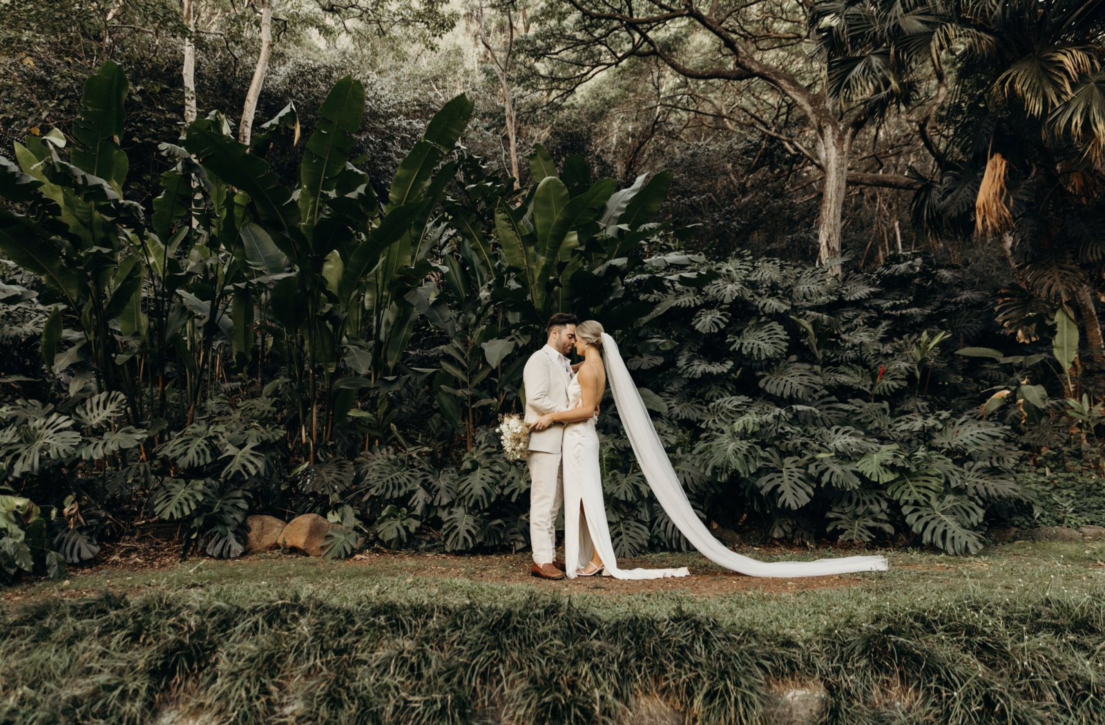 hawaii waterfall wedding