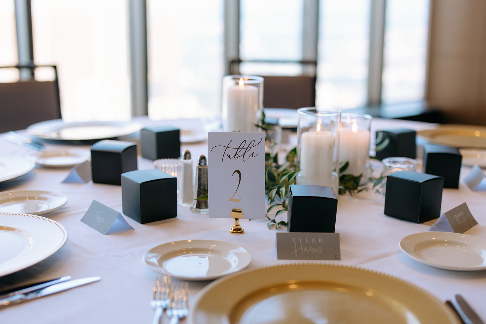 elegant-simple-wedding-tablescape