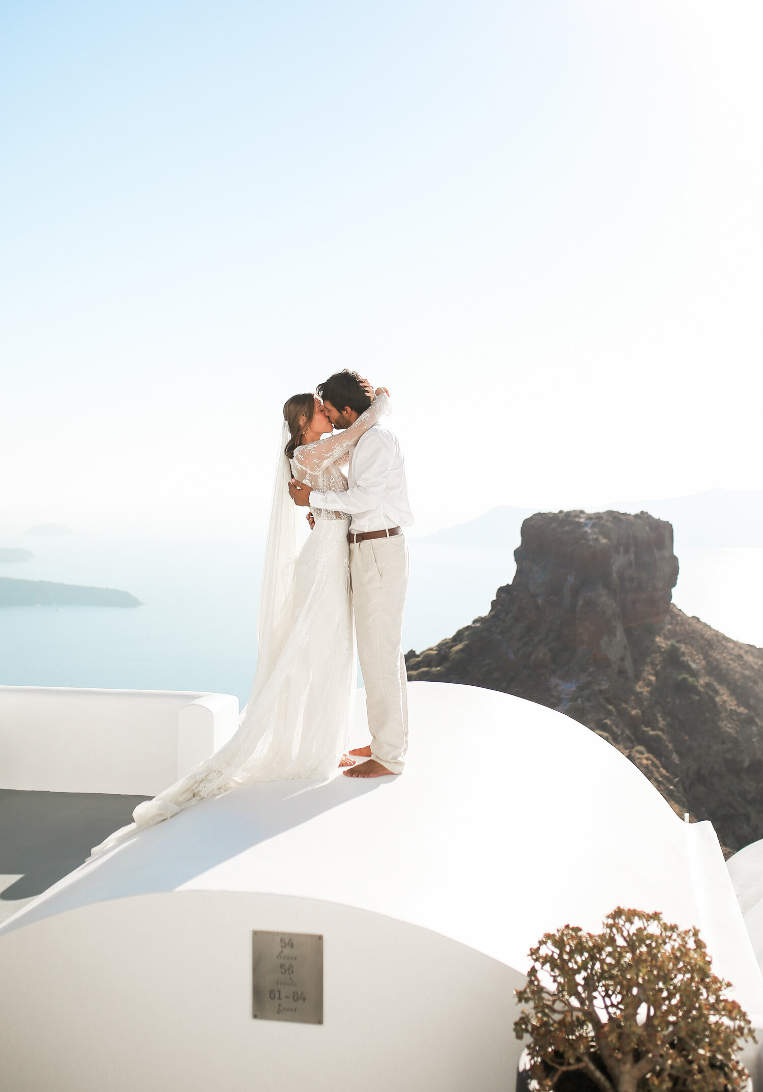 Santorini-bride-groom-wedding