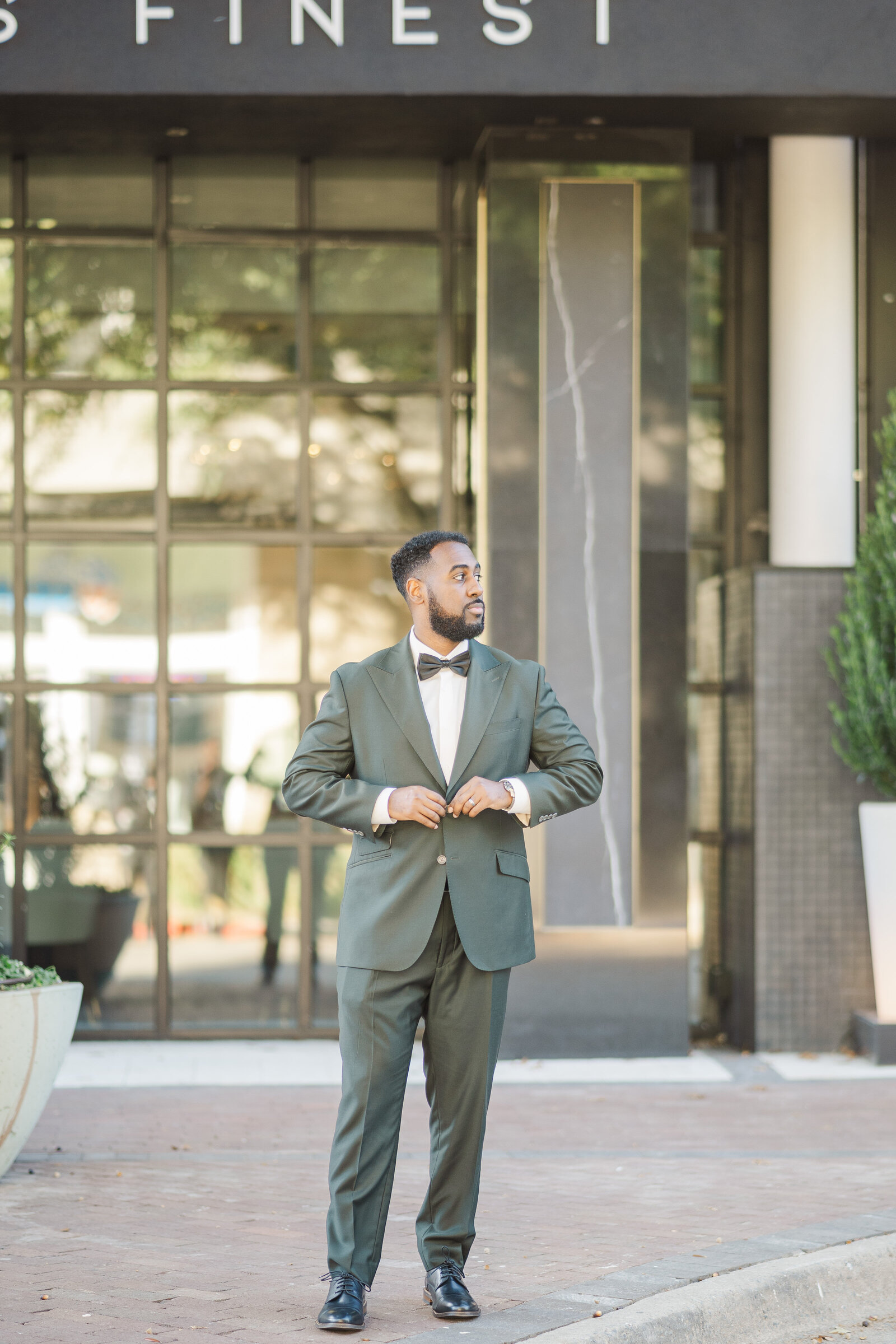 Solo photography for groom before wedding ceremony