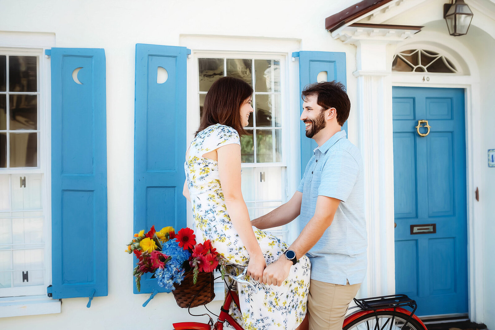 A couple poses for Engagement Photos in Charleston, SC.