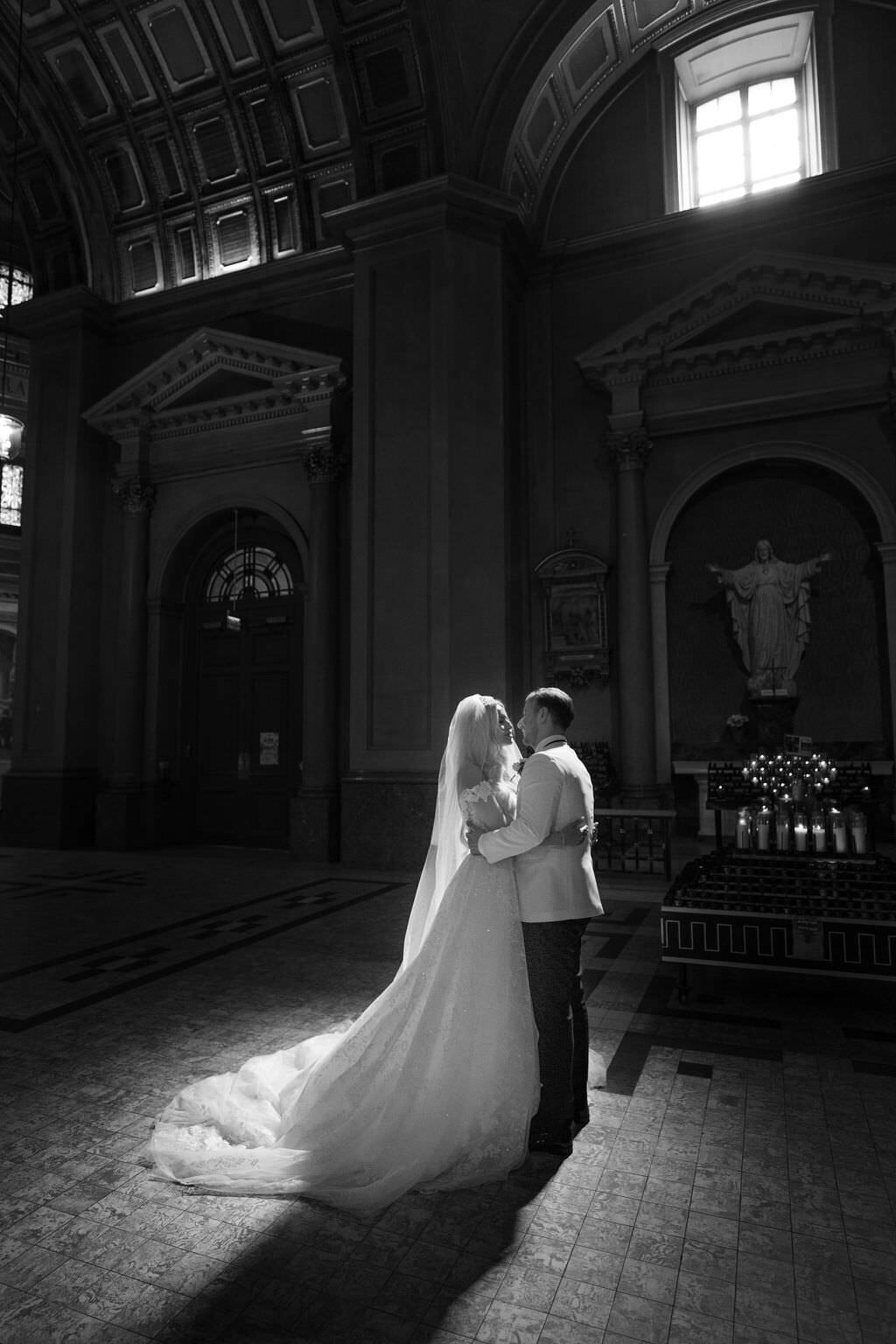 Cathédrale Marie-Reine-du-Monde Wedding_montreal best wedding photographer | luxury moment photography-8657